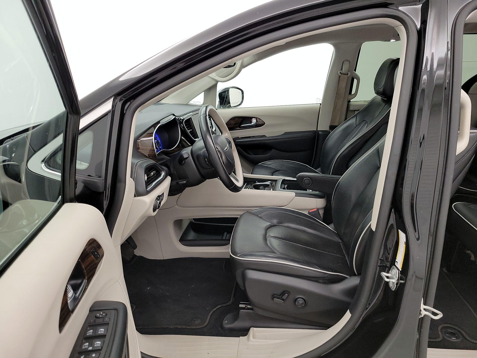 Thumbnail: 2021 Chrysler Pacifica - 11