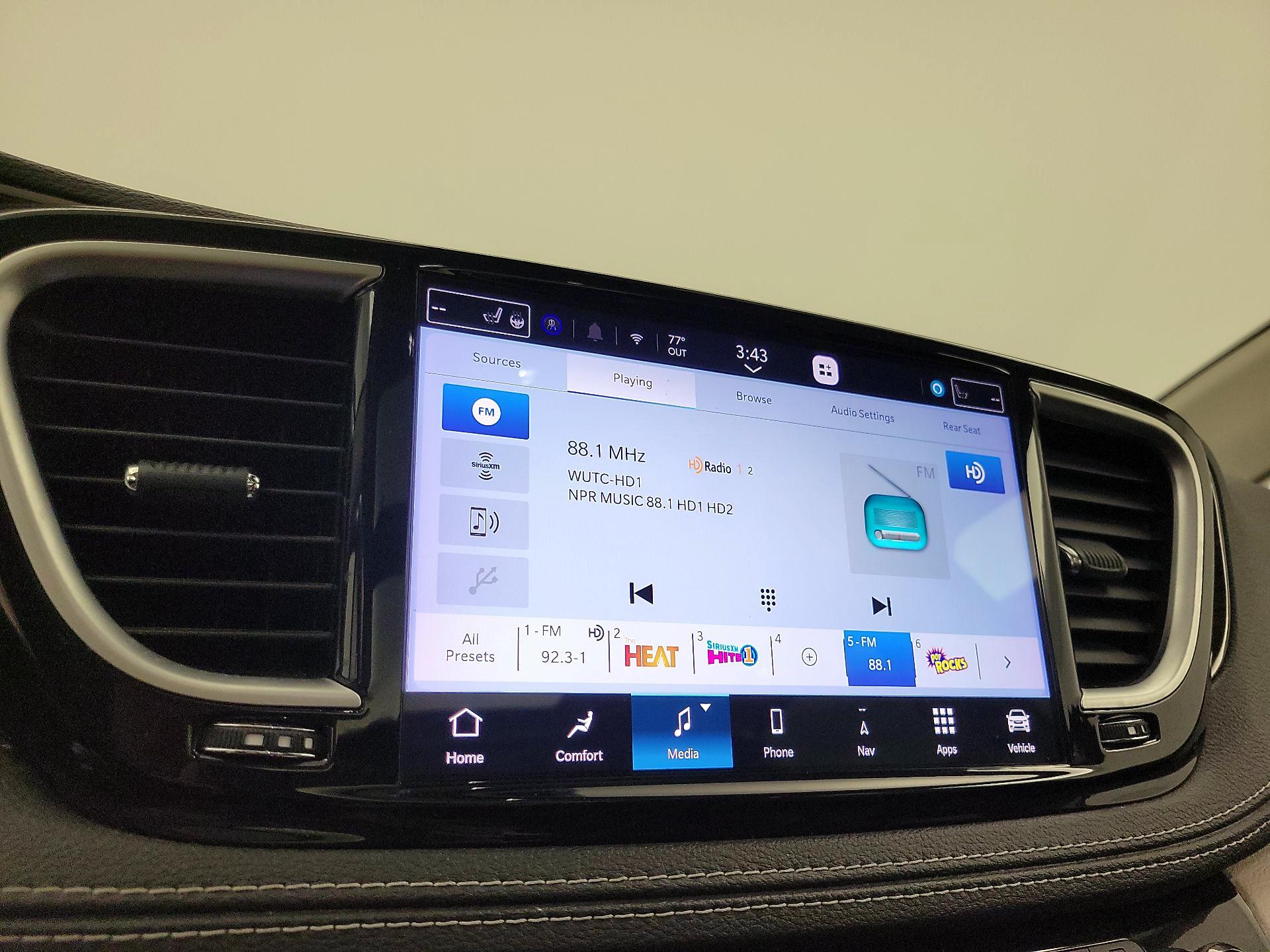 Thumbnail: 2021 Chrysler Pacifica - 16