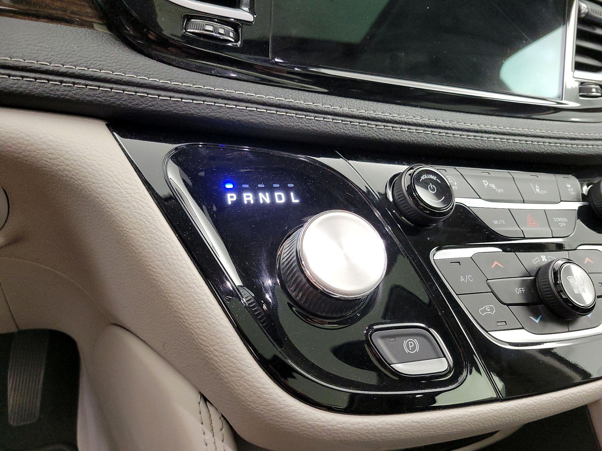 Thumbnail: 2021 Chrysler Pacifica - 18