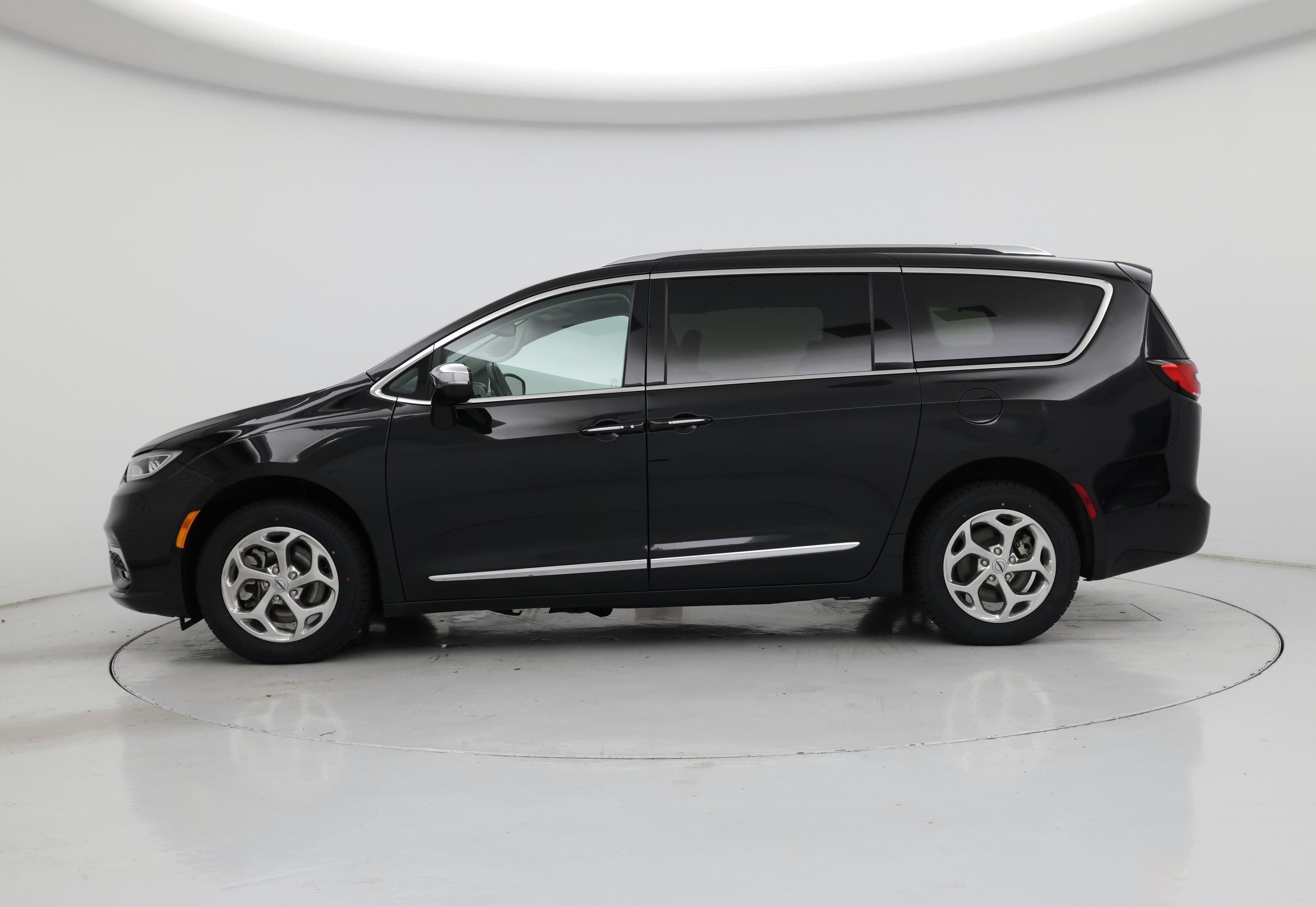 Thumbnail: 2021 Chrysler Pacifica - 3
