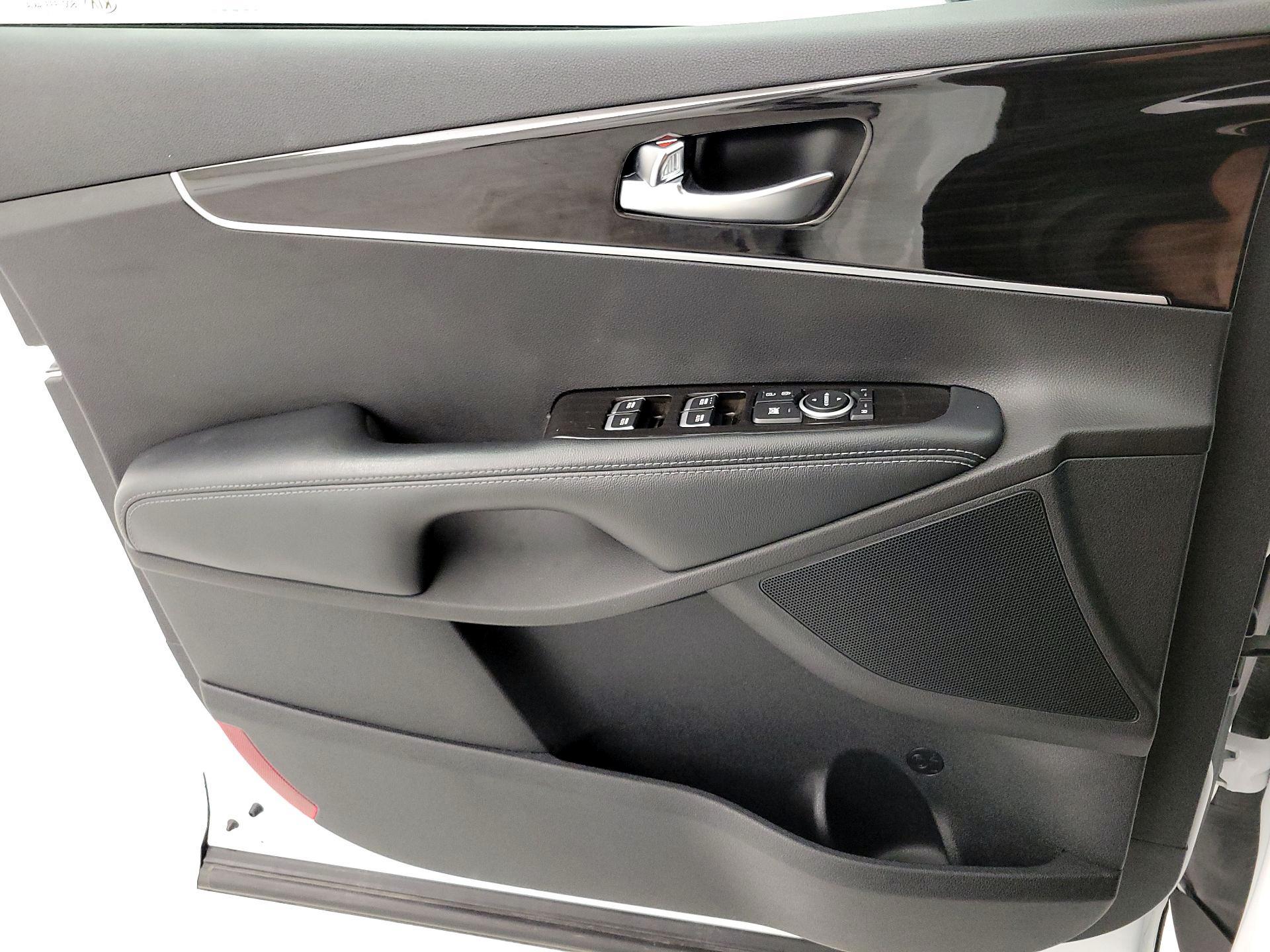 Thumbnail: 2019 Kia Sorento - 12
