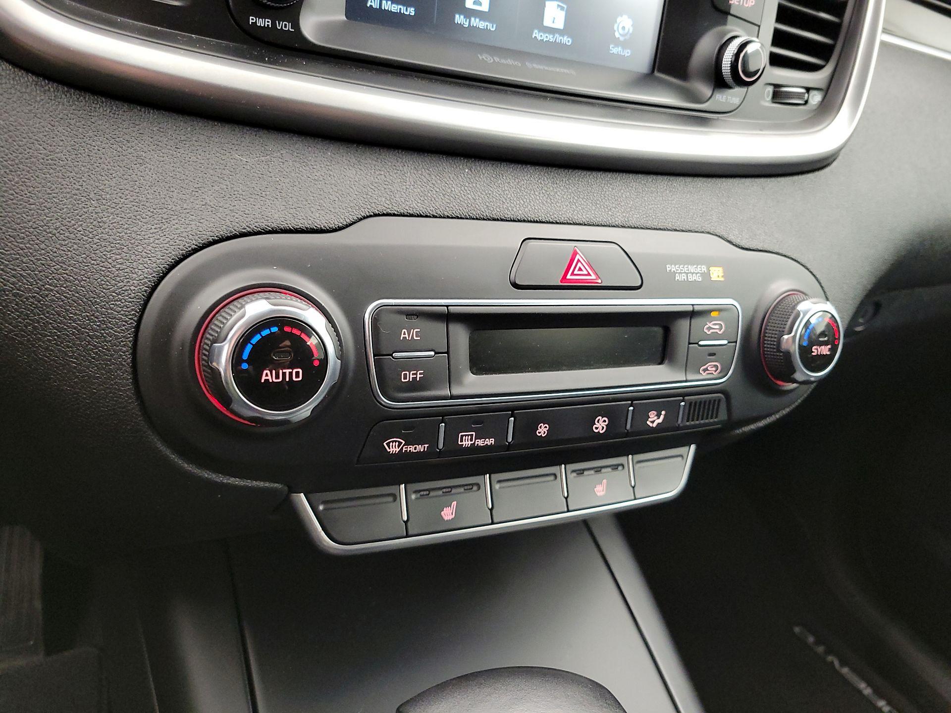 Thumbnail: 2019 Kia Sorento - 16