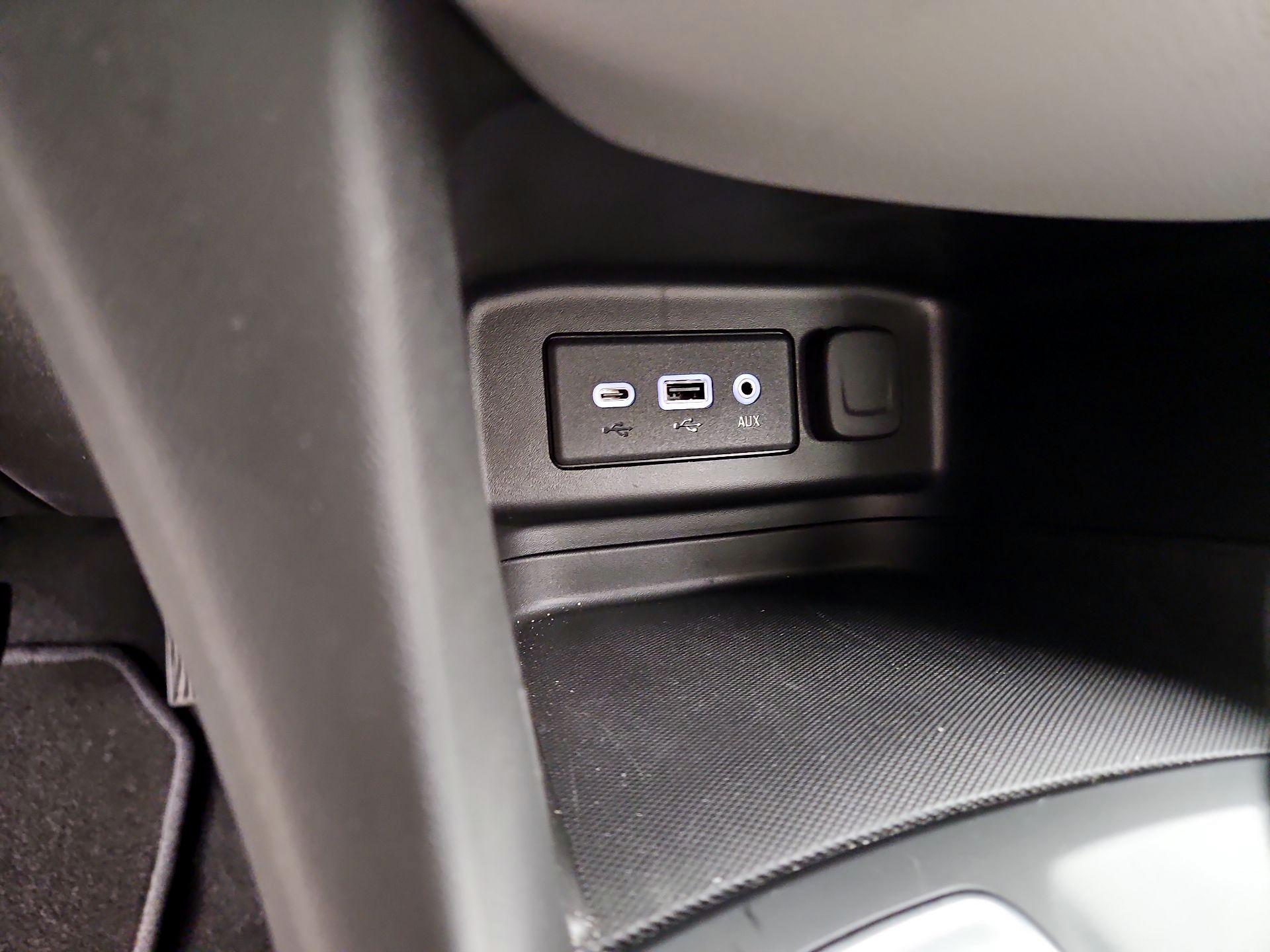 Thumbnail: 2020 Chevrolet Equinox - 18