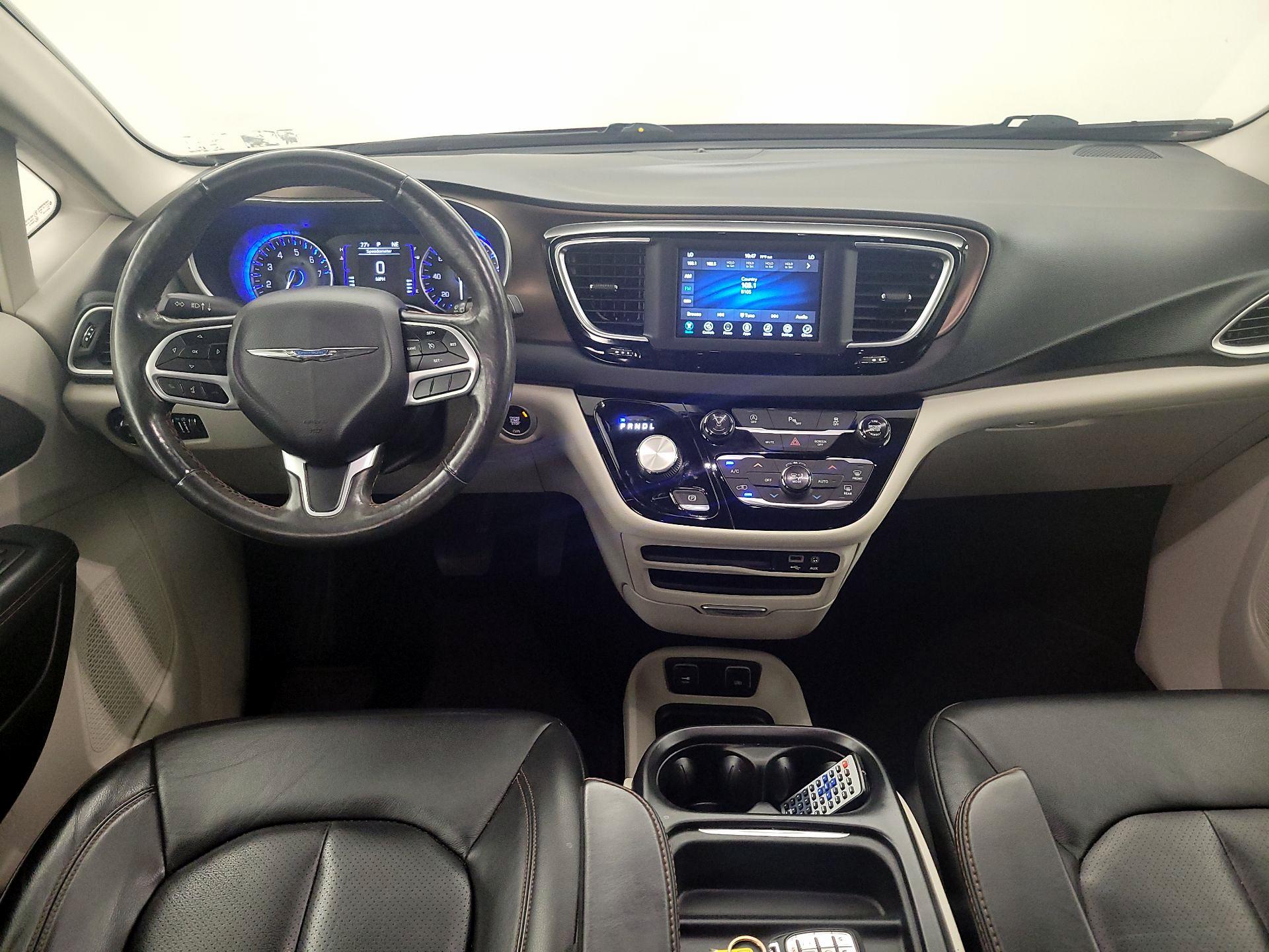 Thumbnail: 2019 Chrysler Pacifica - 9