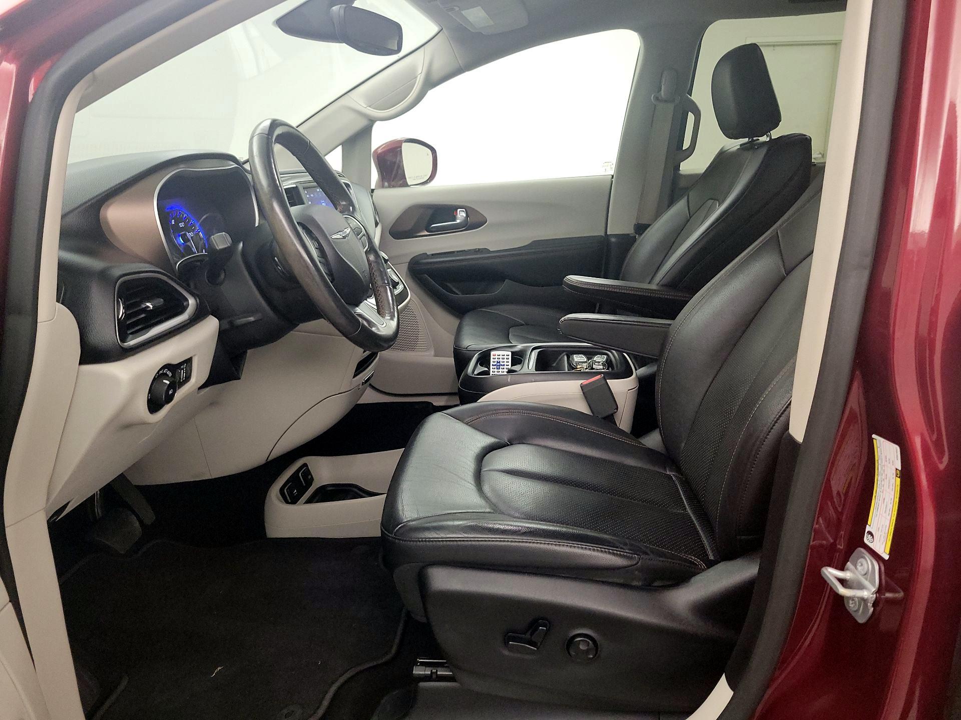 Thumbnail: 2019 Chrysler Pacifica - 11