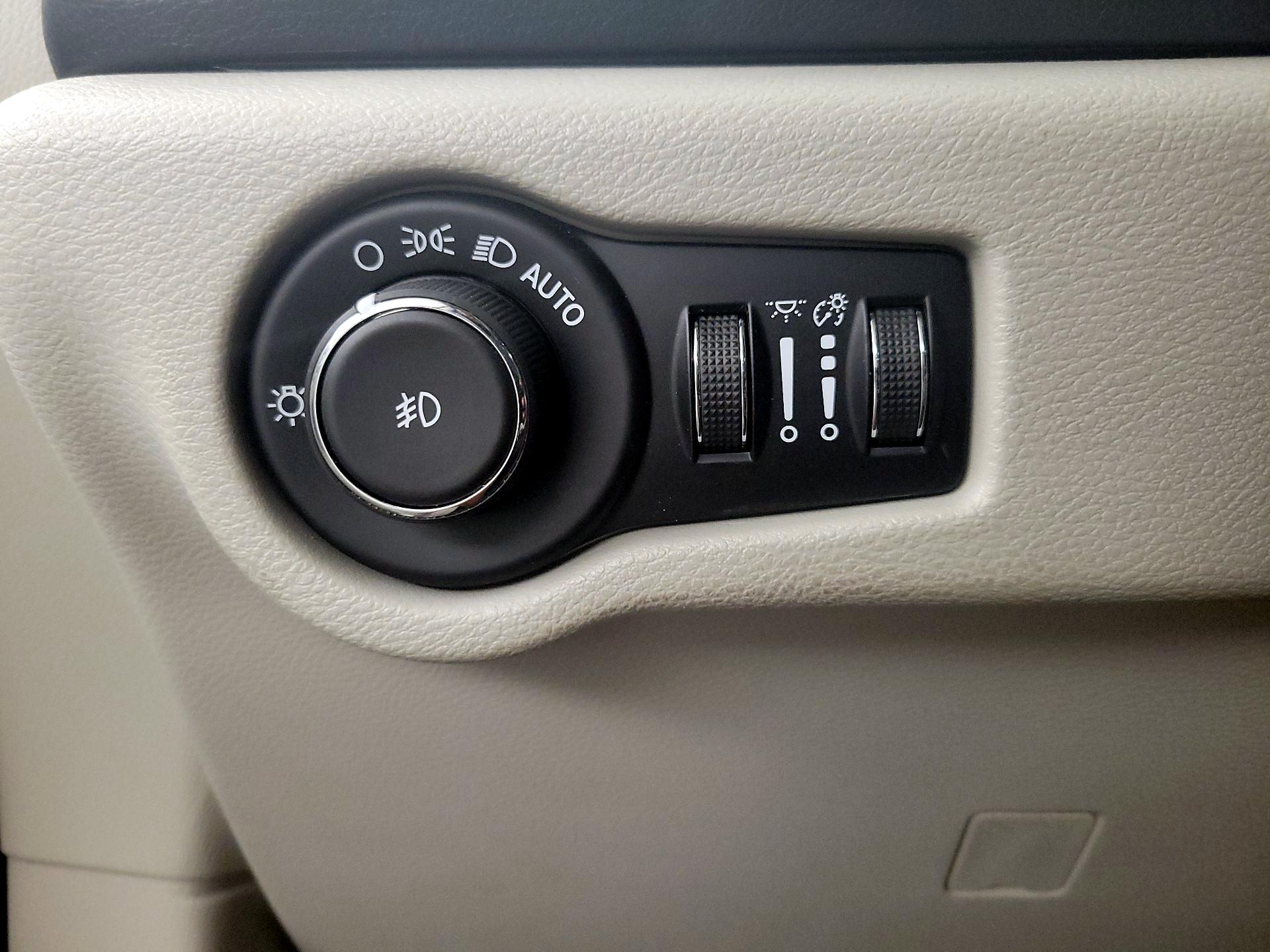 Thumbnail: 2019 Chrysler Pacifica - 13