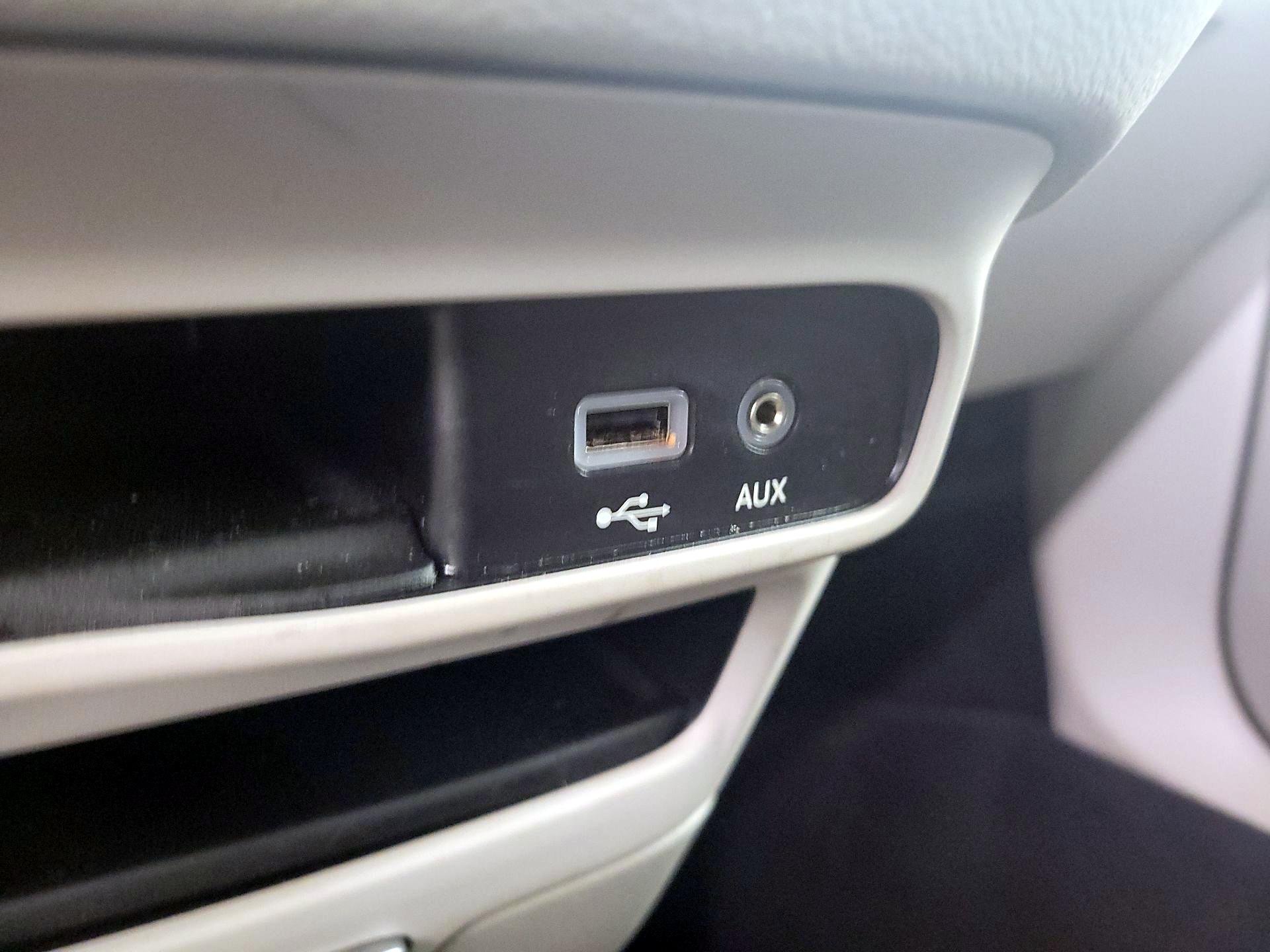 Thumbnail: 2019 Chrysler Pacifica - 18