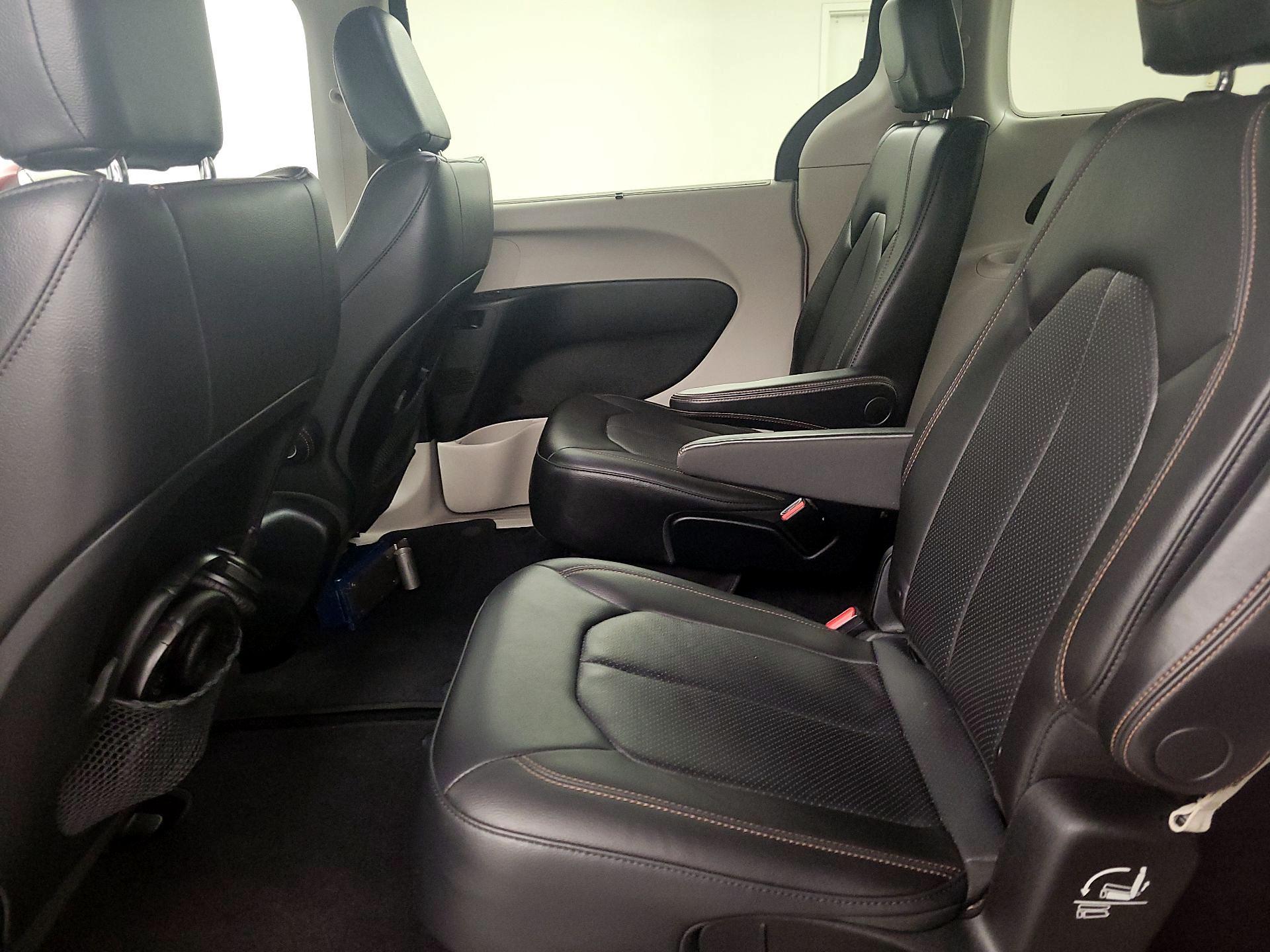 Thumbnail: 2019 Chrysler Pacifica - 19