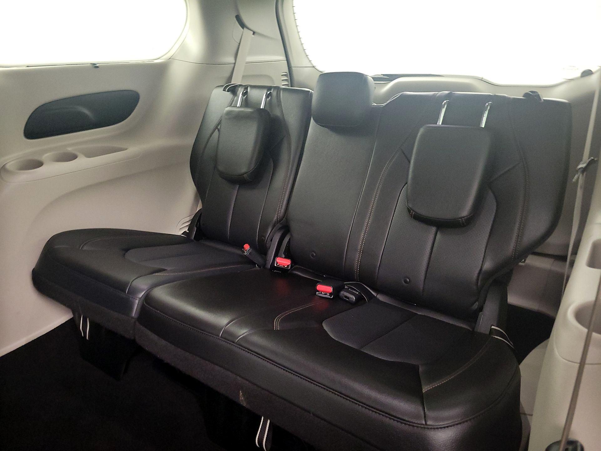 Thumbnail: 2019 Chrysler Pacifica - 20