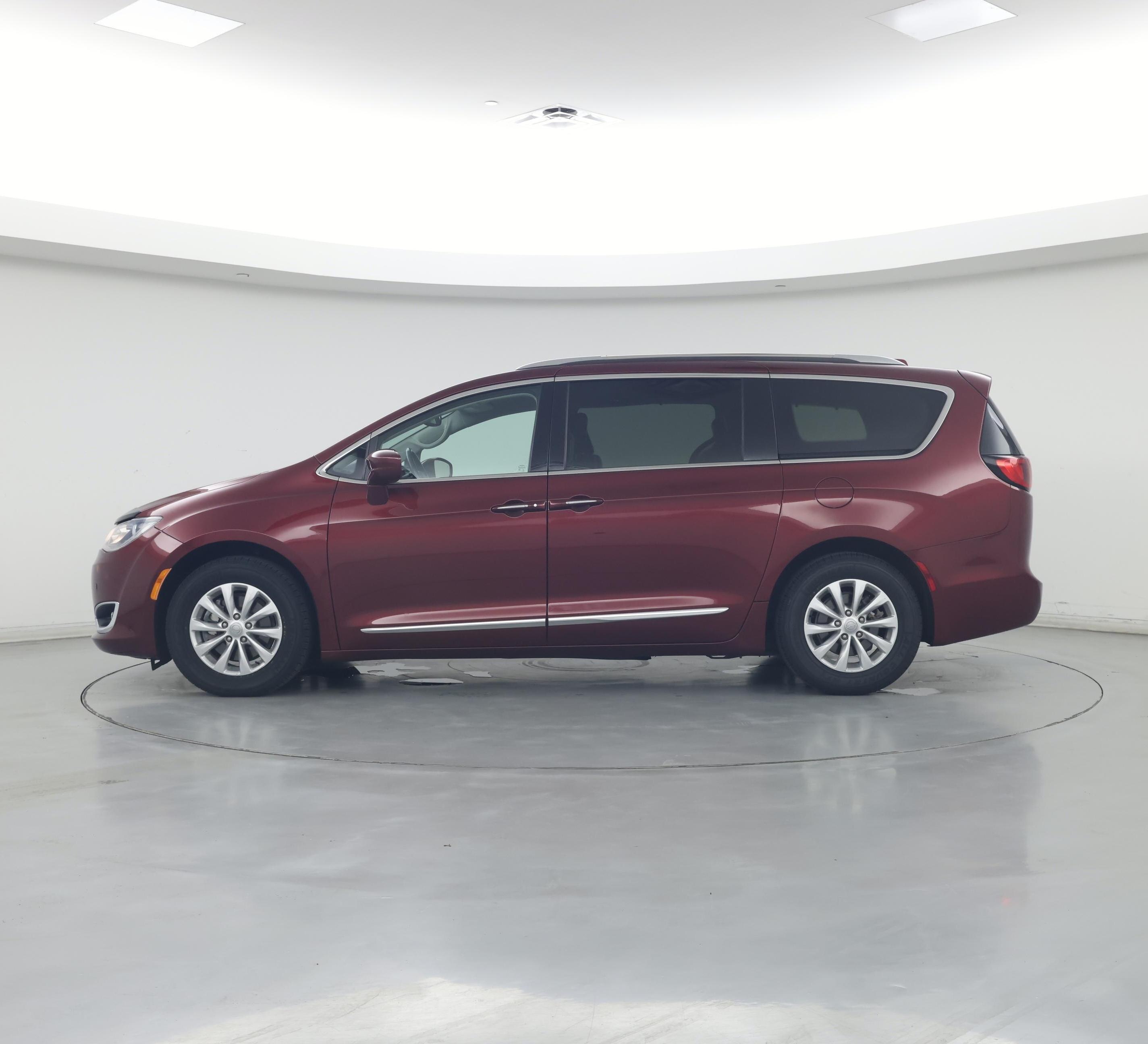 Thumbnail: 2019 Chrysler Pacifica - 3