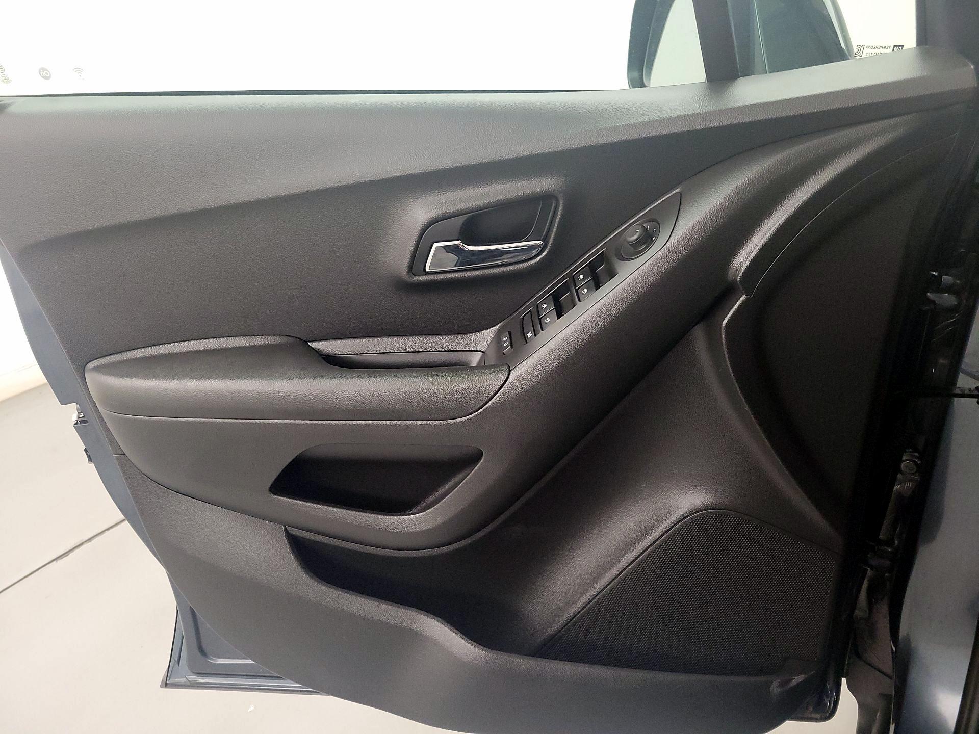 Thumbnail: 2021 Chevrolet Trax - 12