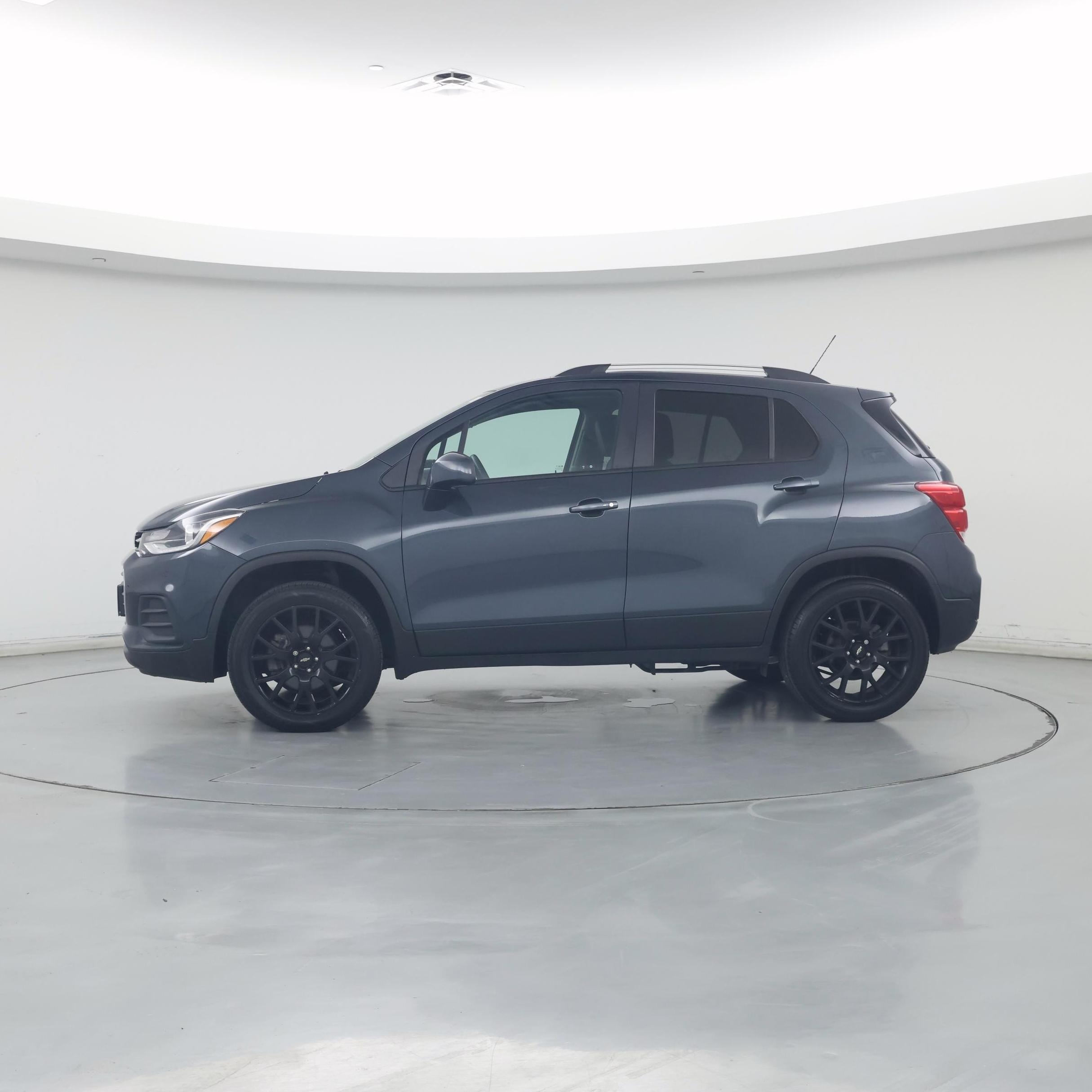 Thumbnail: 2021 Chevrolet Trax - 3