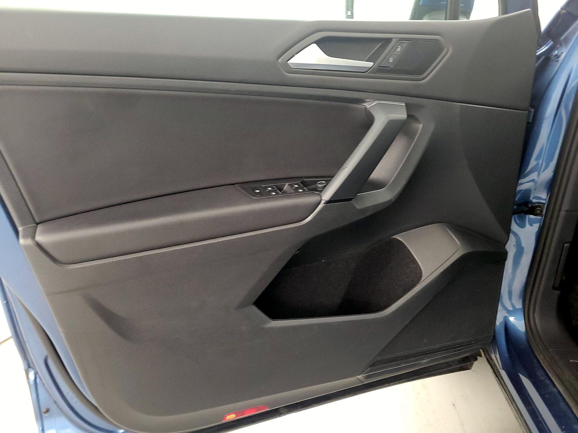 Thumbnail: 2019 Volkswagen Tiguan - 12