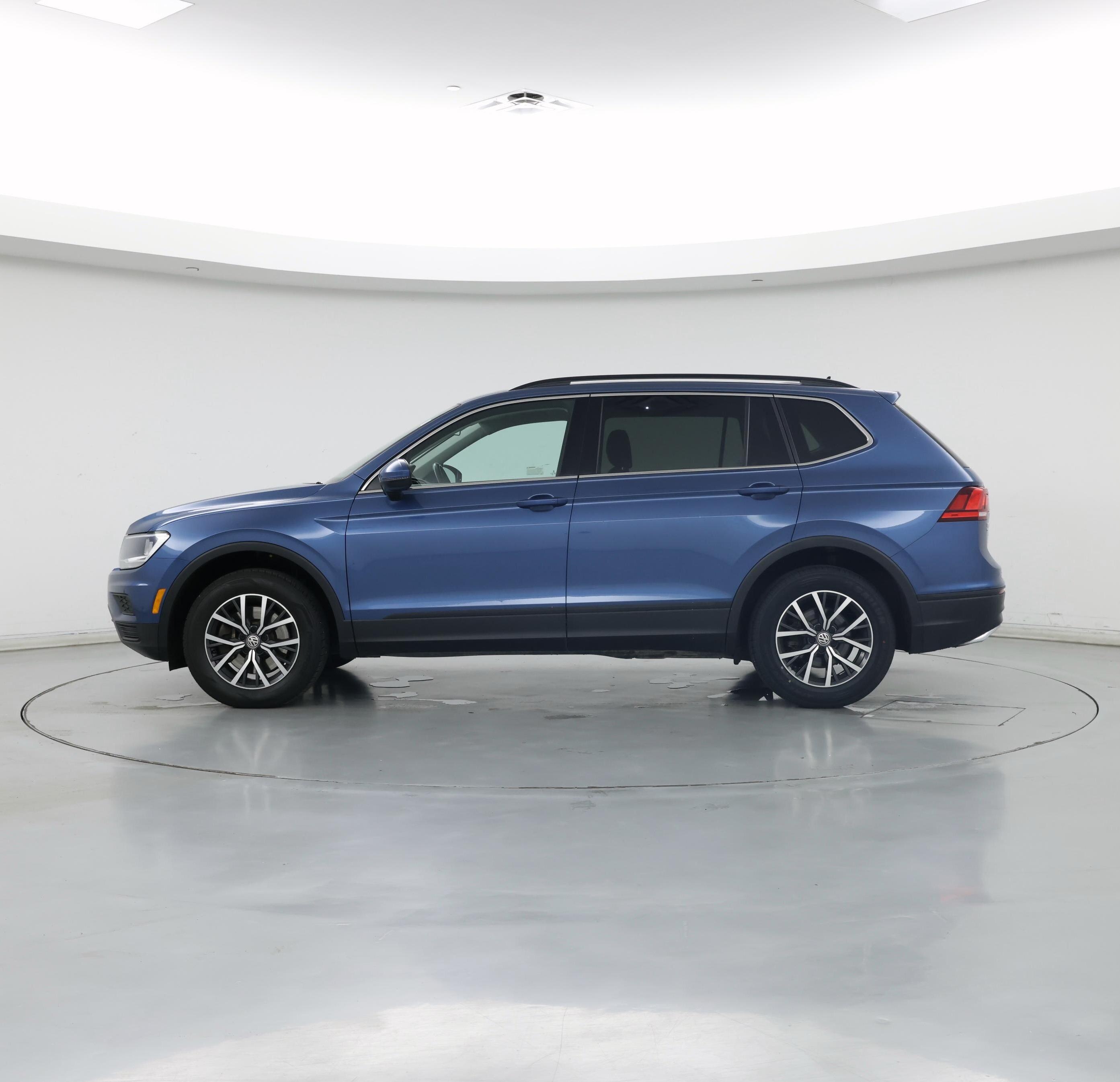 Thumbnail: 2019 Volkswagen Tiguan - 3
