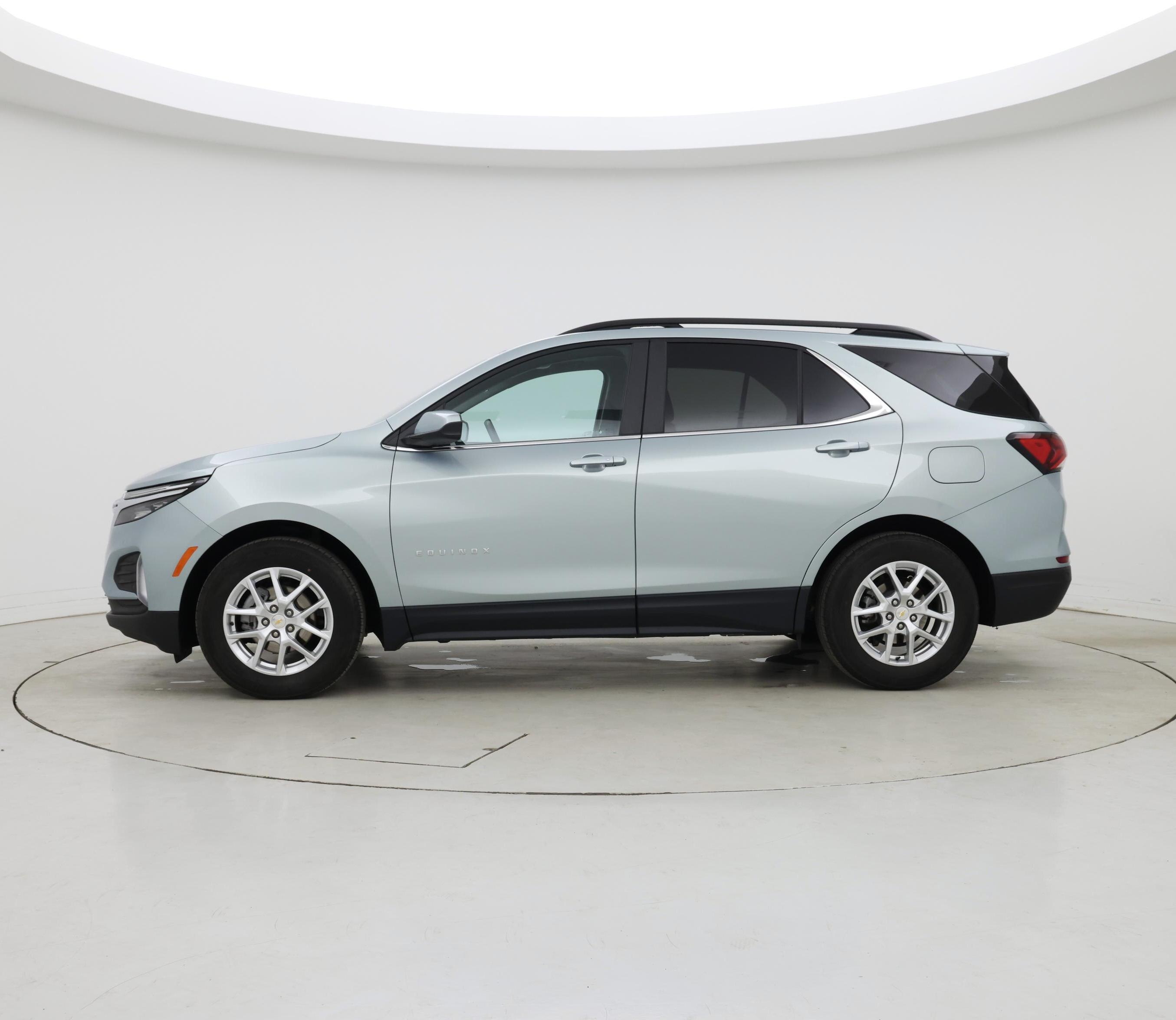 Thumbnail: 2022 Chevrolet Equinox - 3