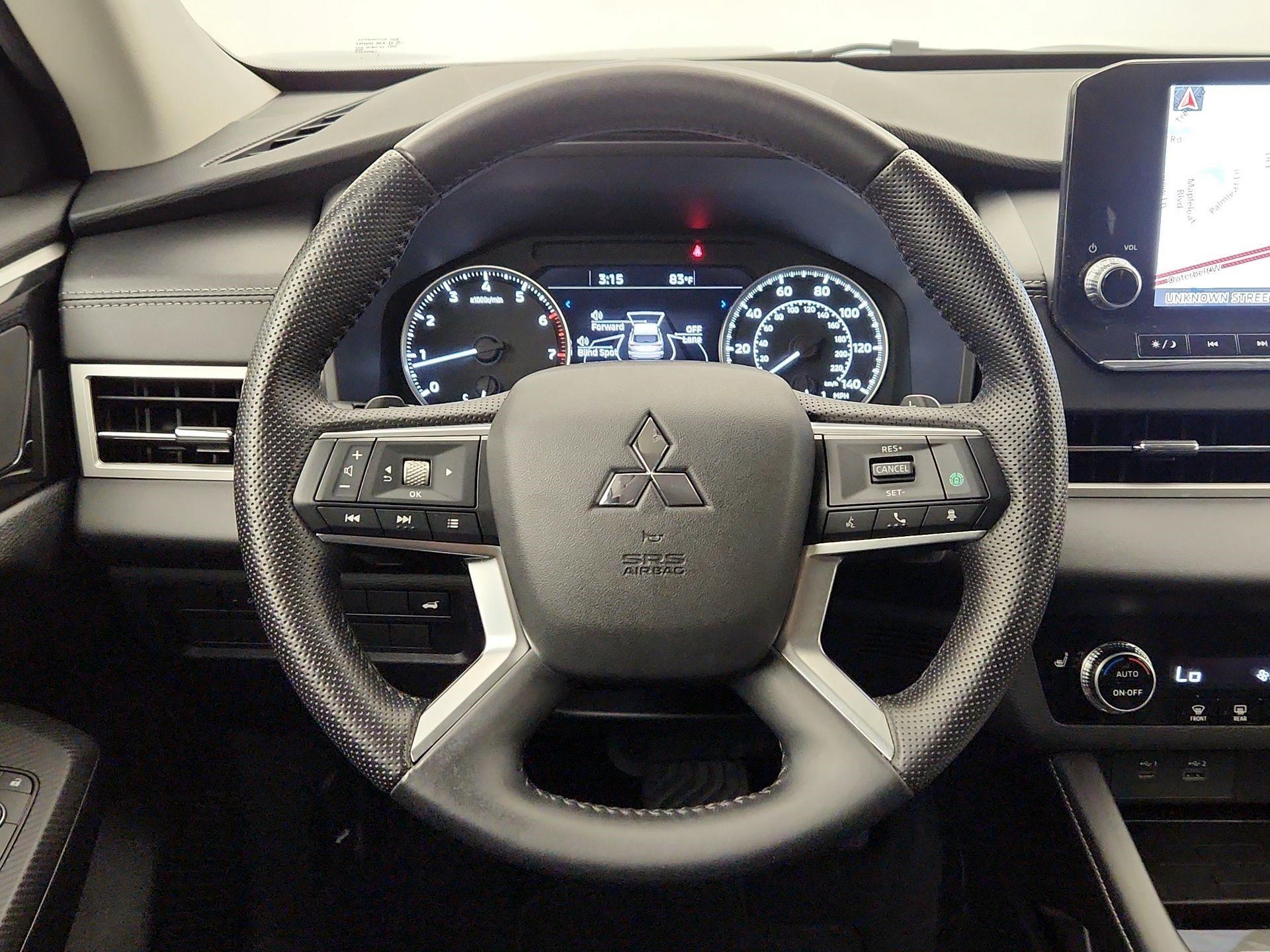Thumbnail: 2022 Mitsubishi Outlander - 10
