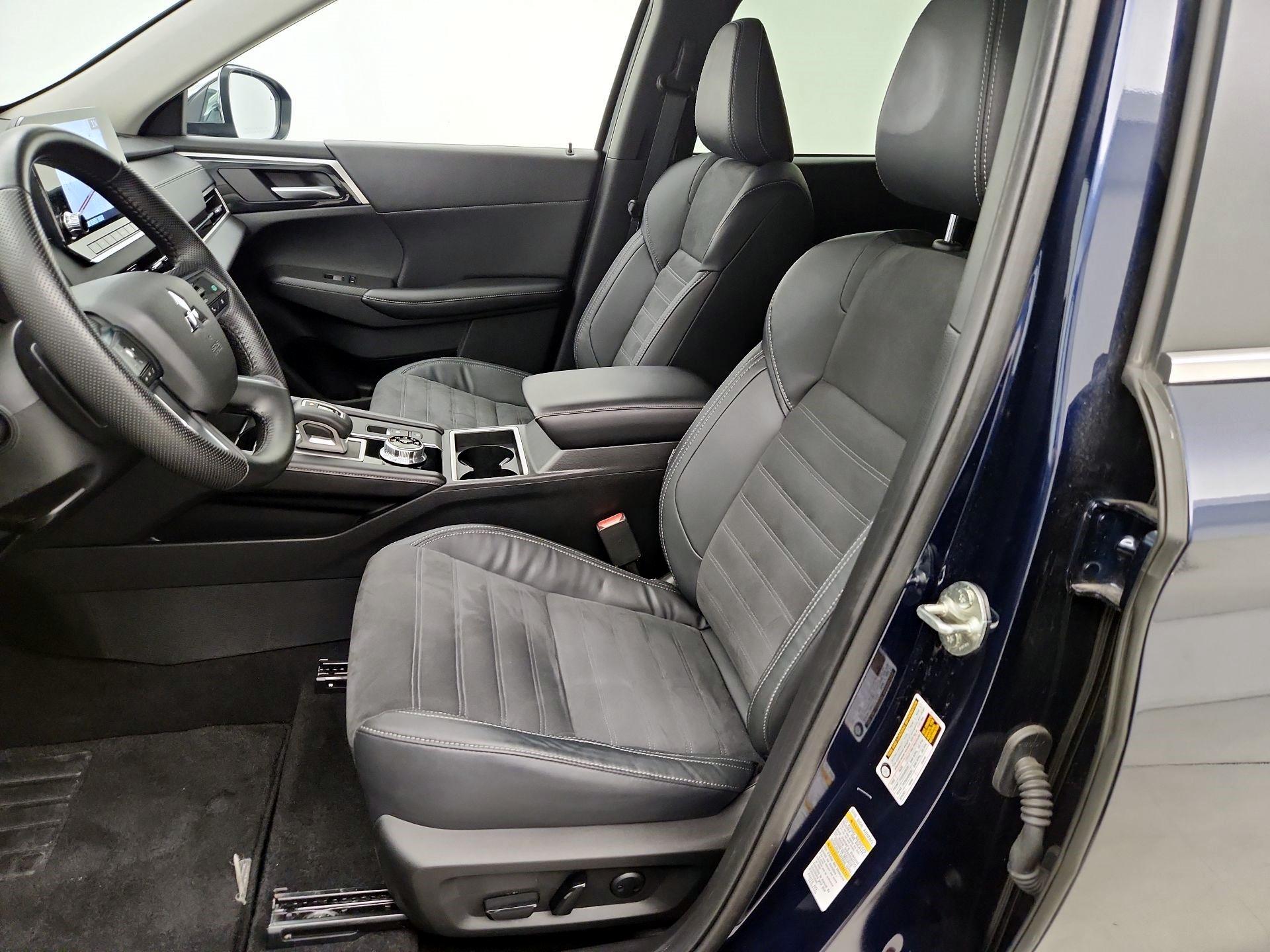 Thumbnail: 2022 Mitsubishi Outlander - 11