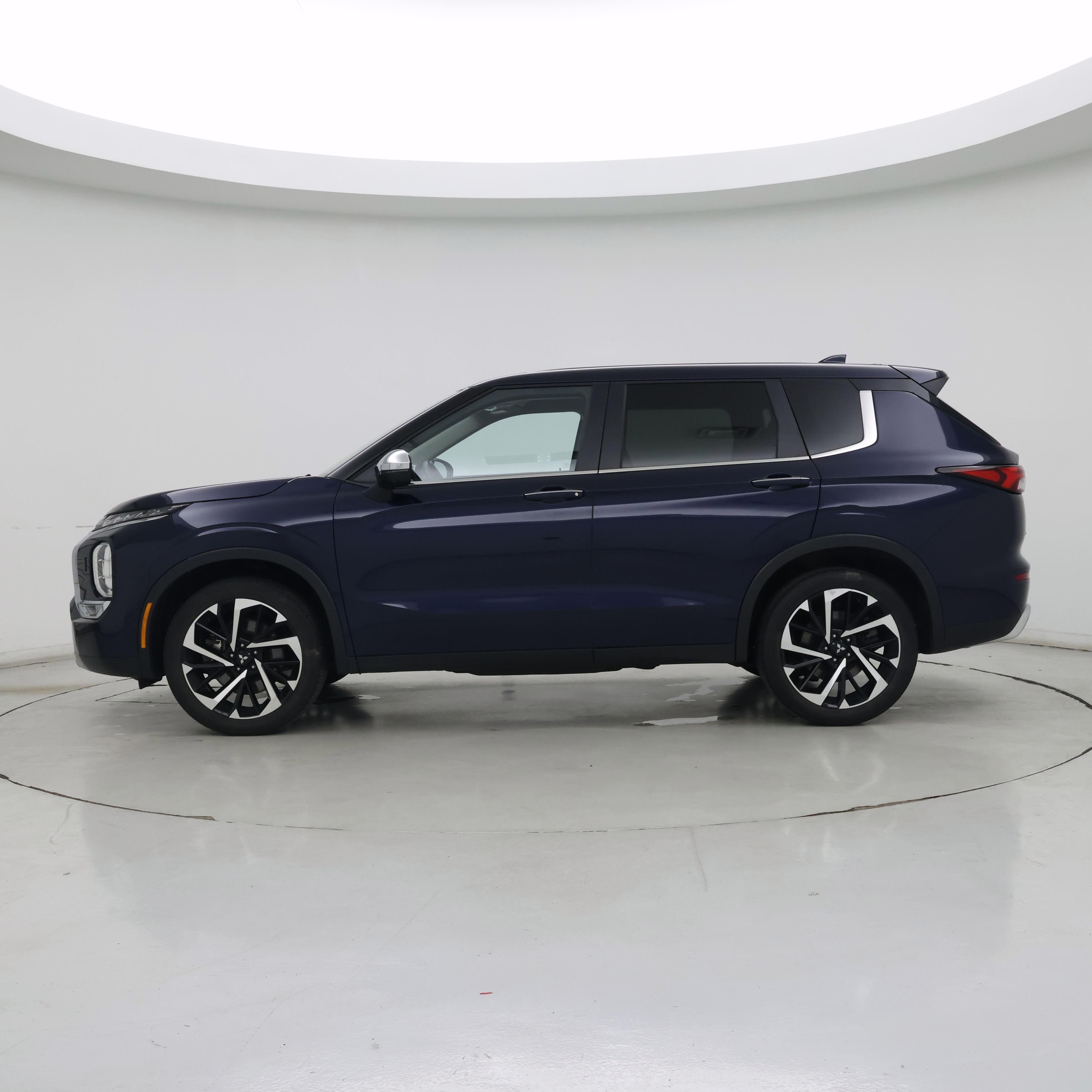 Thumbnail: 2022 Mitsubishi Outlander - 3