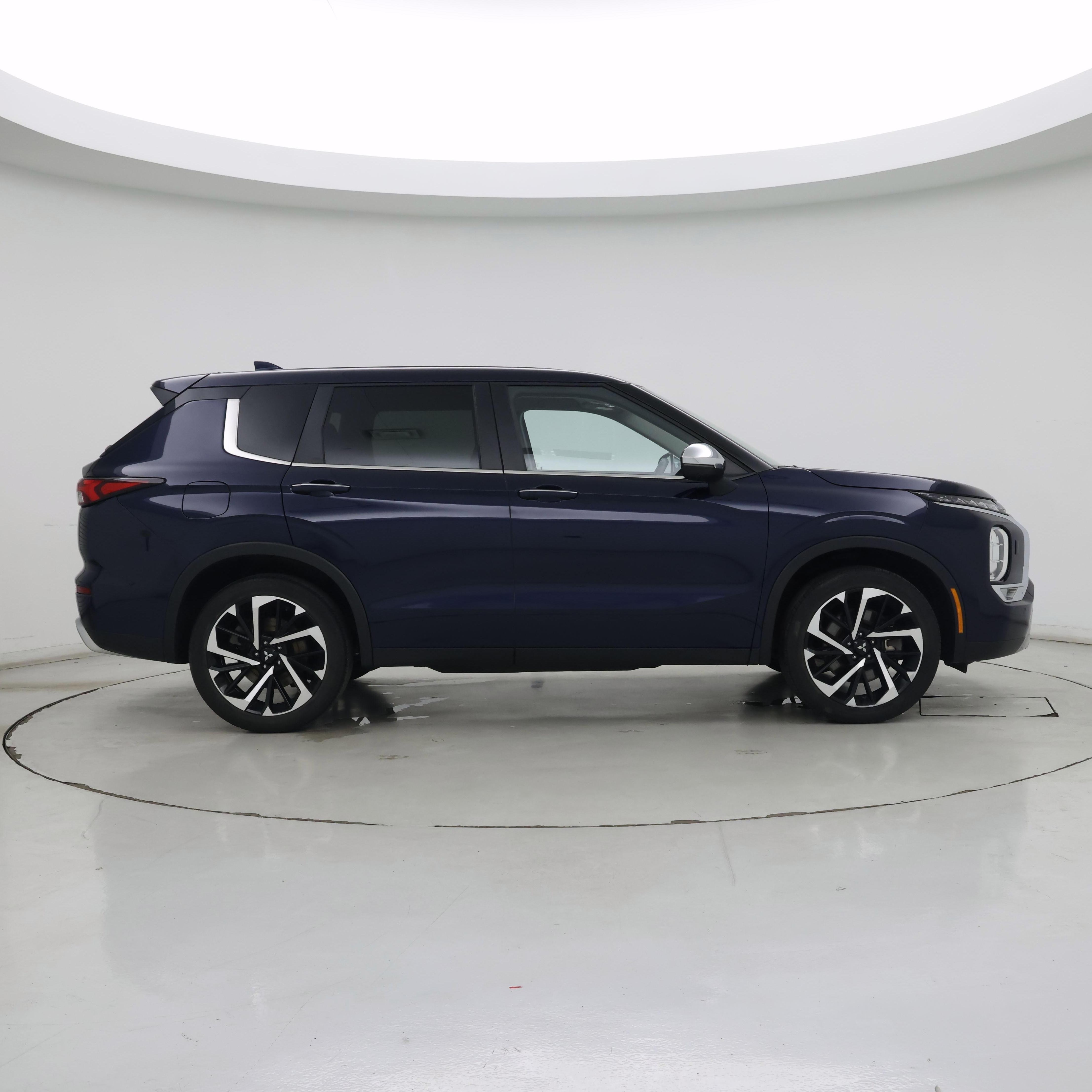 Thumbnail: 2022 Mitsubishi Outlander - 7