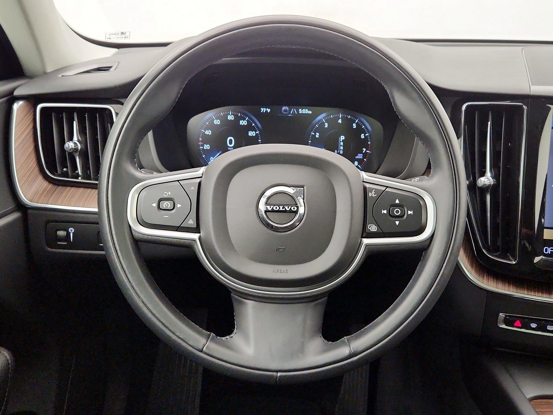 Thumbnail: 2021 Volvo XC60 - 10