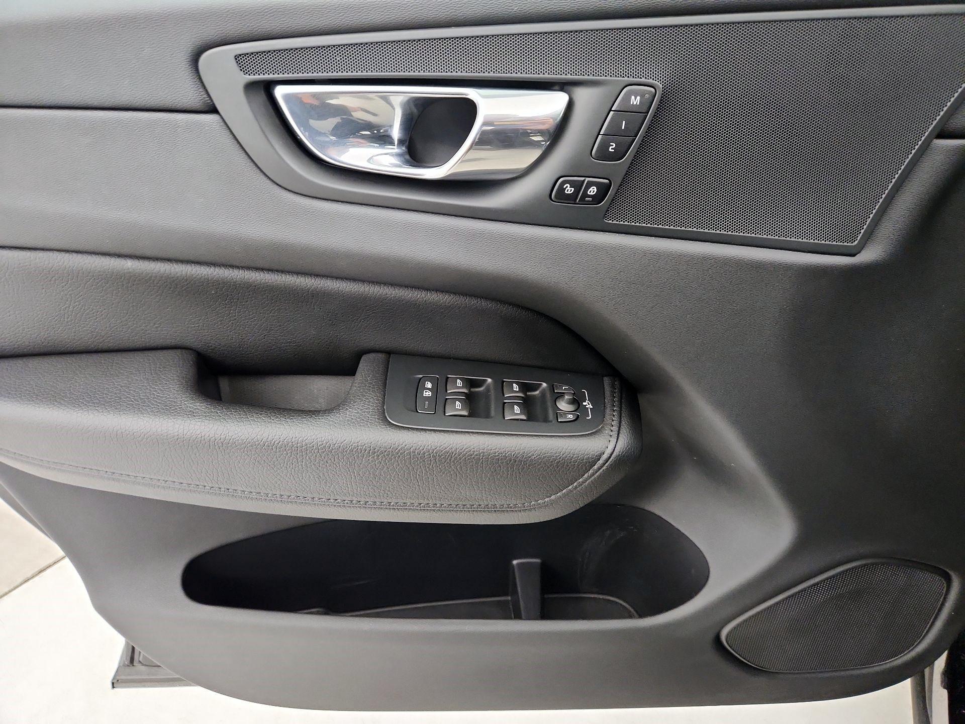 Thumbnail: 2021 Volvo XC60 - 12