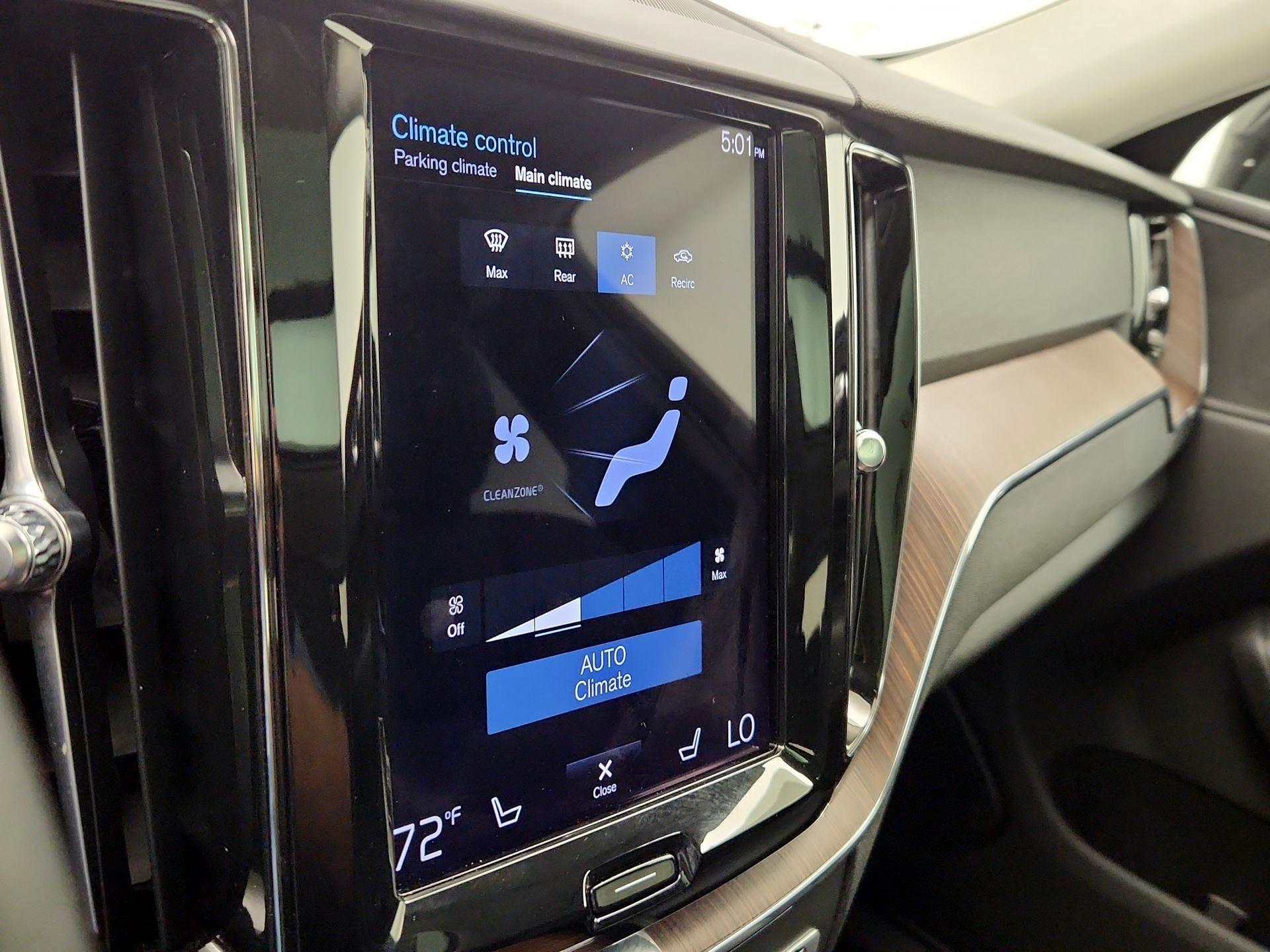 Thumbnail: 2021 Volvo XC60 - 16