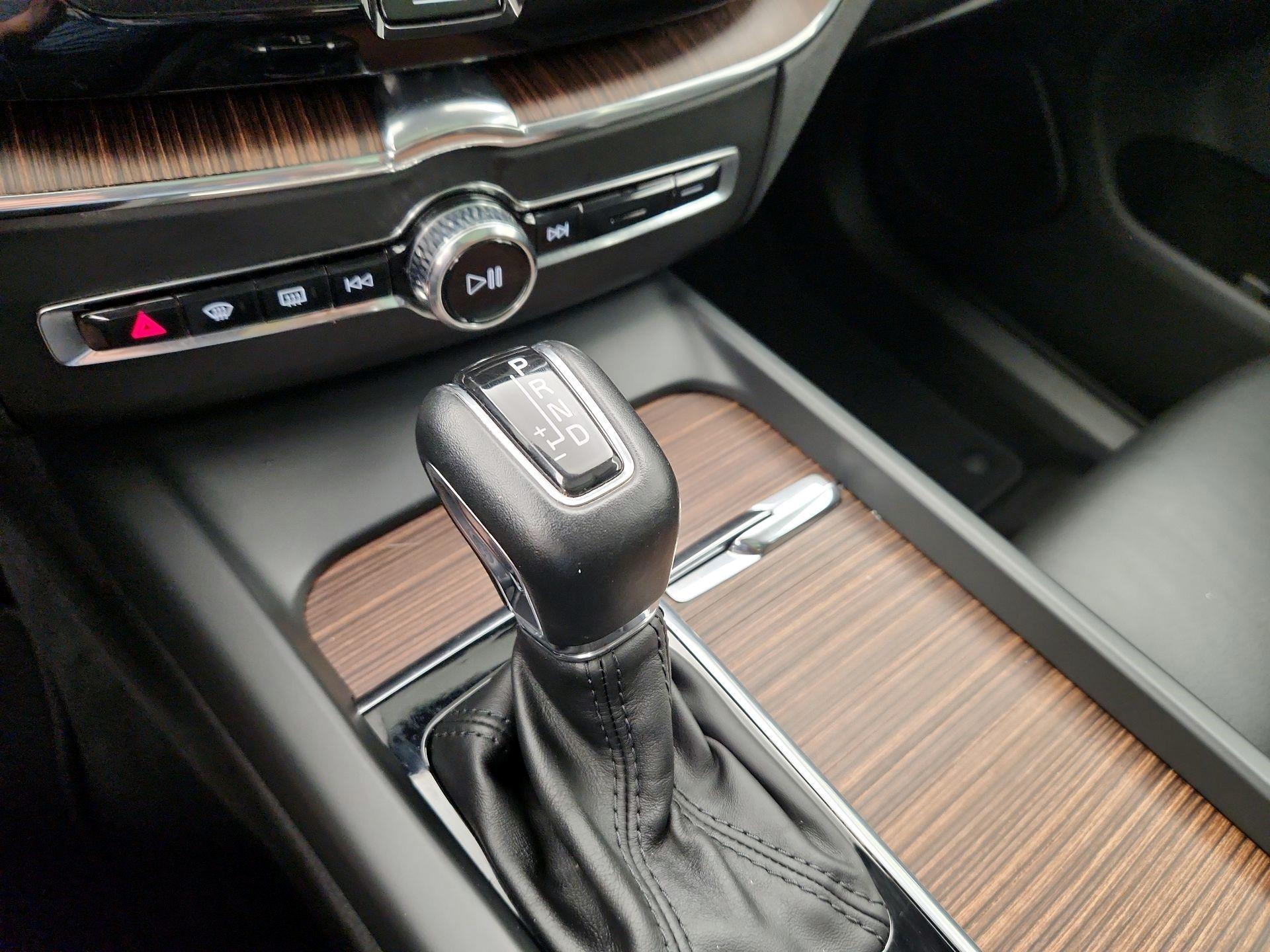 Thumbnail: 2021 Volvo XC60 - 17