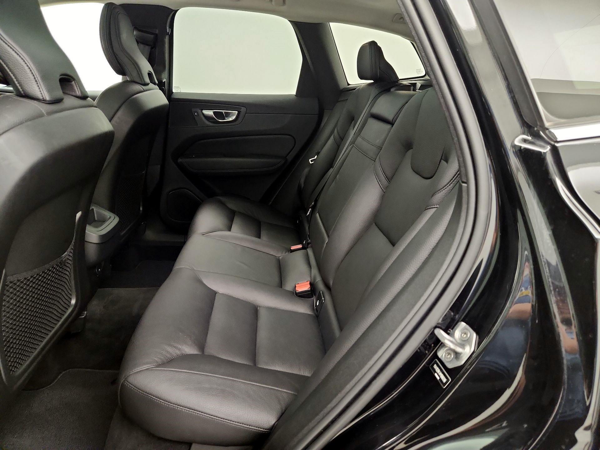 Thumbnail: 2021 Volvo XC60 - 20