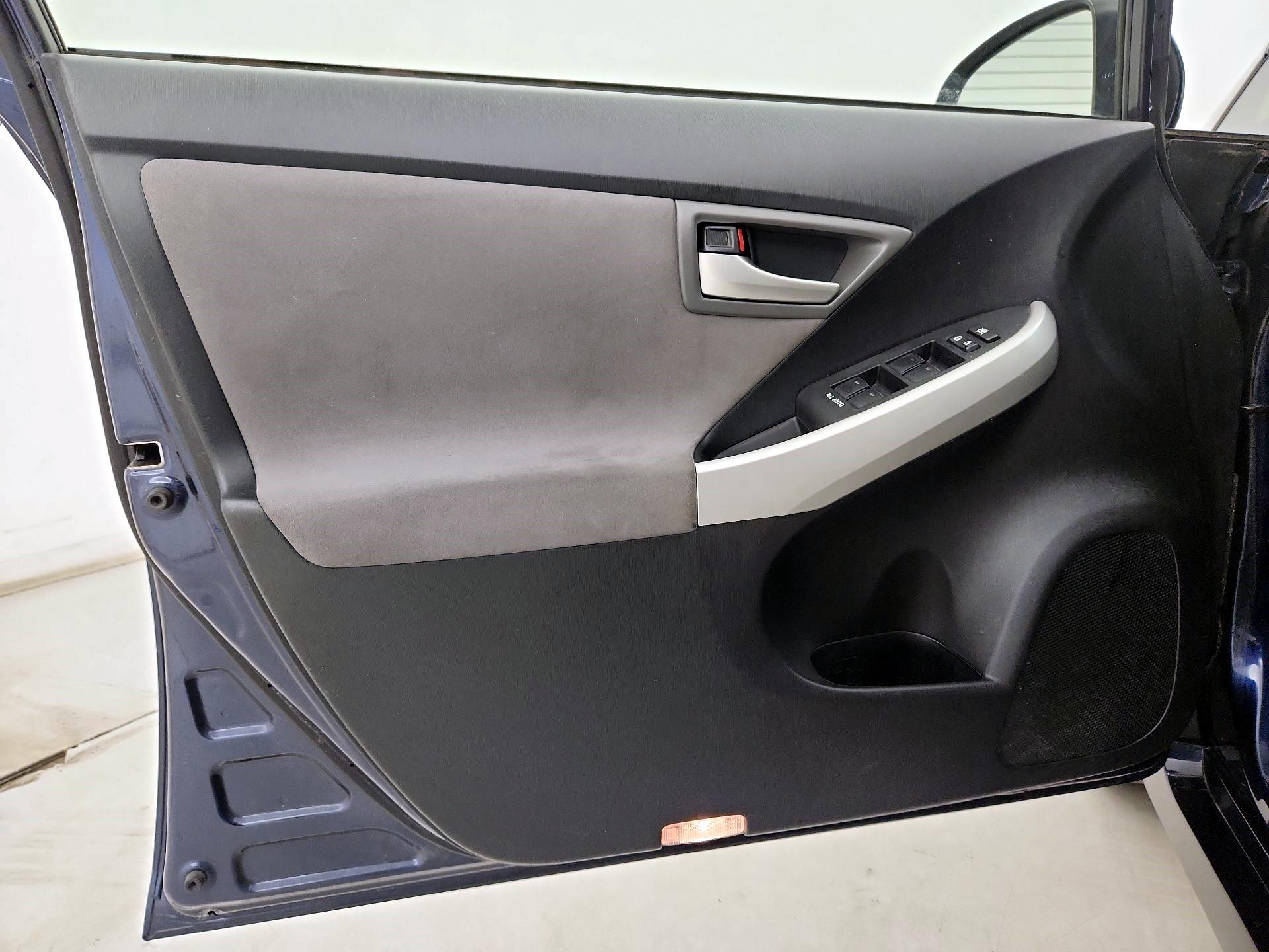 Thumbnail: 2014 Toyota Prius - 12