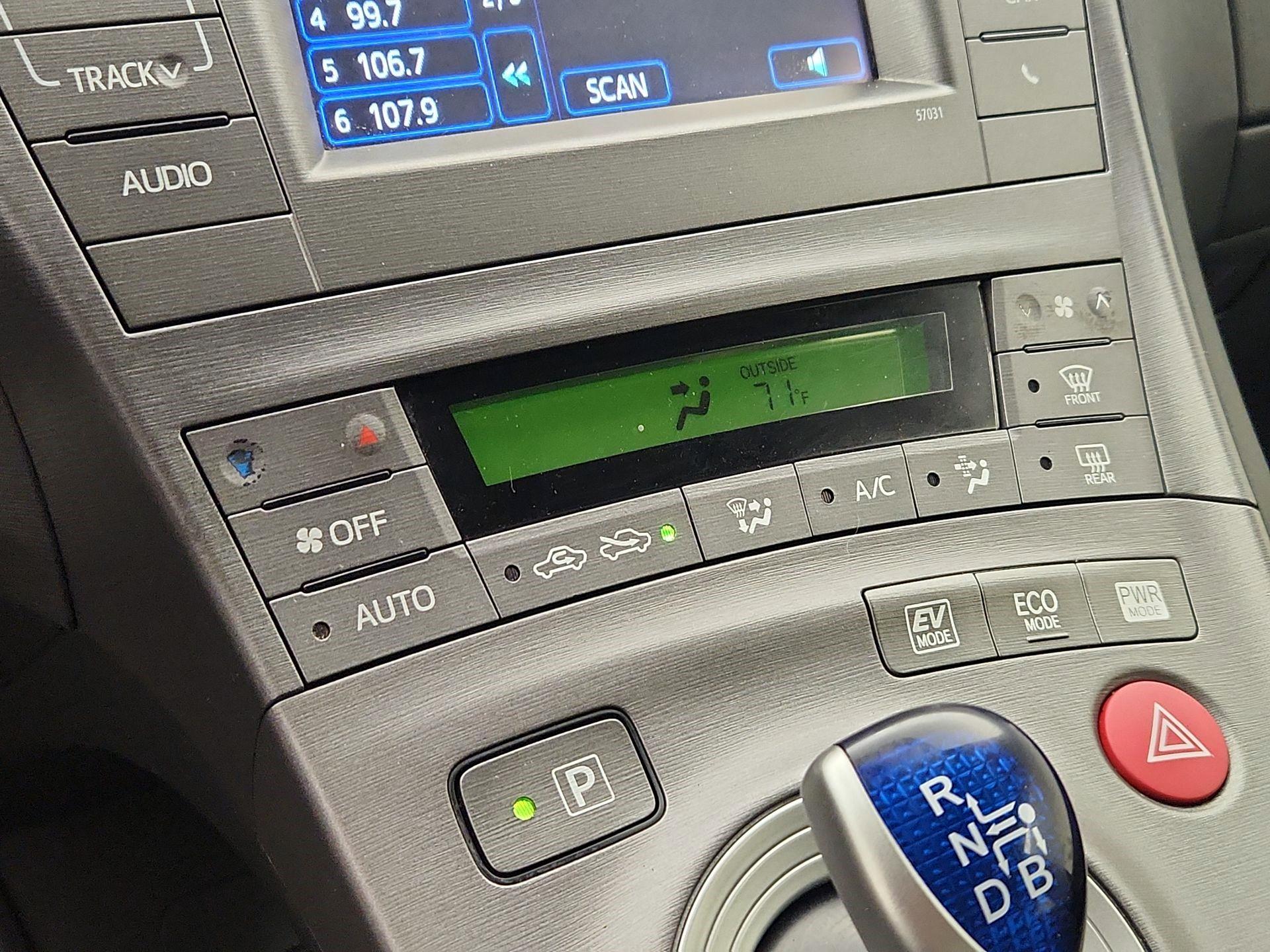 Thumbnail: 2014 Toyota Prius - 15