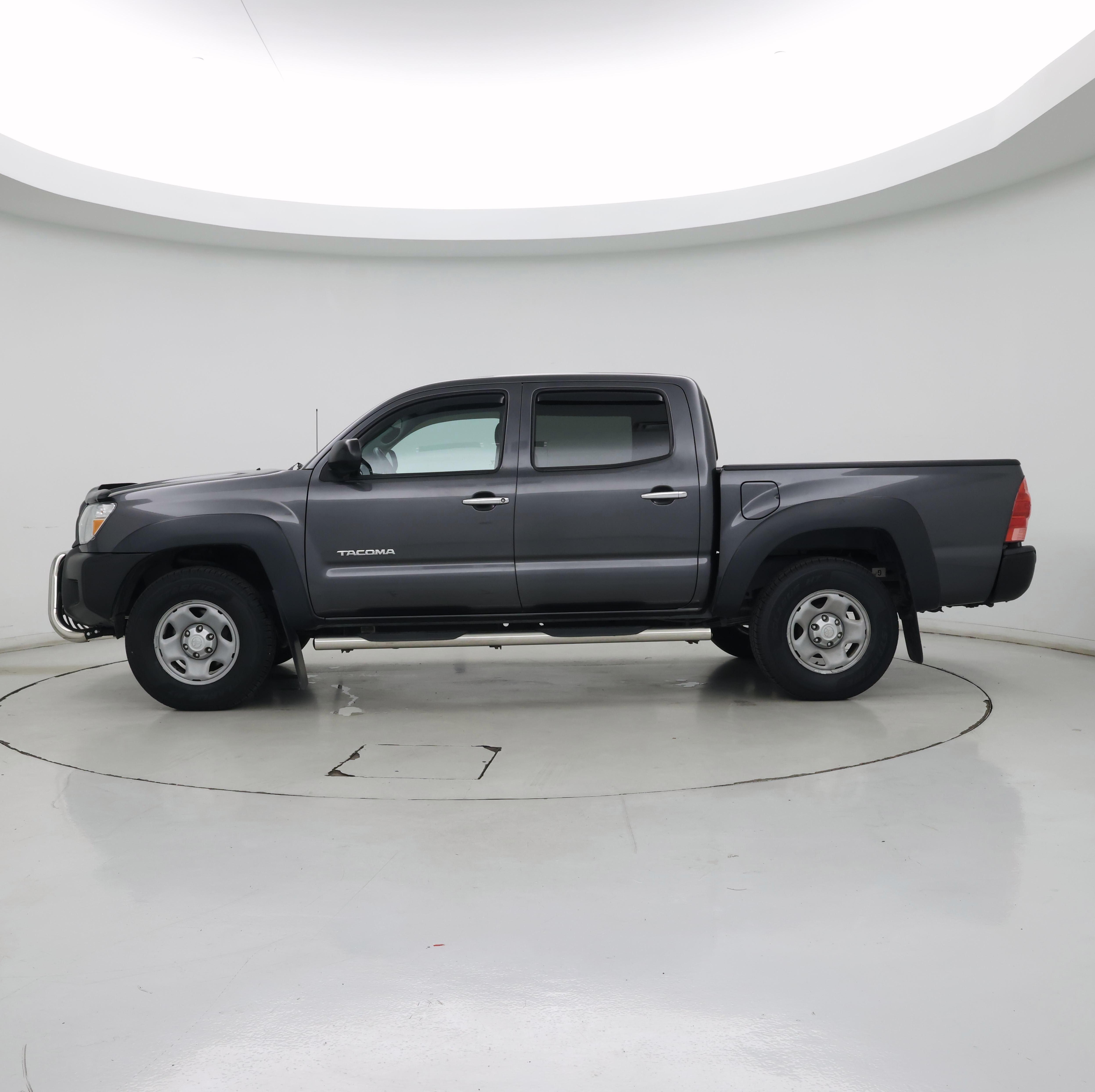 Thumbnail: 2015 Toyota Tacoma - 3