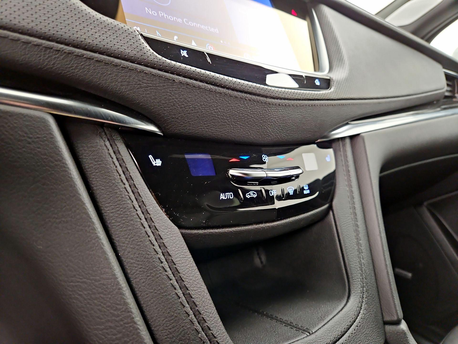 Thumbnail: 2022 Cadillac XT5 - 17