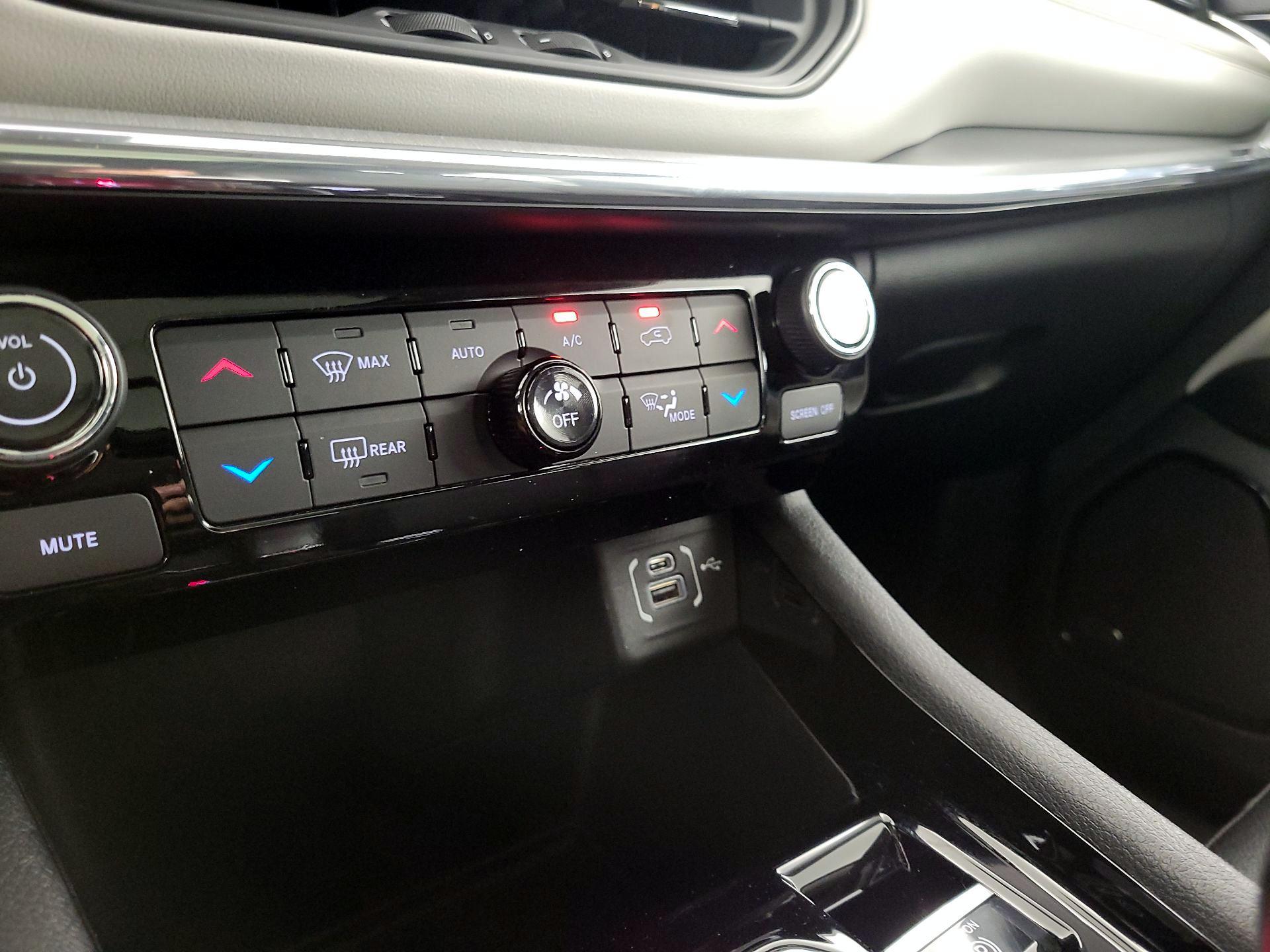 Thumbnail: 2022 Jeep Compass - 16