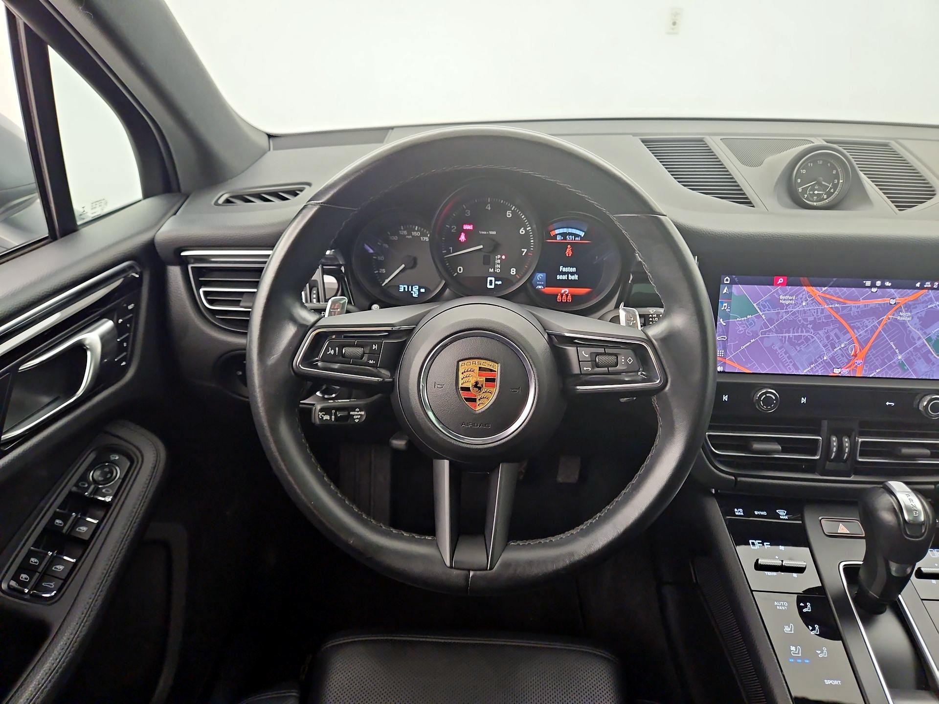 Thumbnail: 2023 Porsche Macan - 10