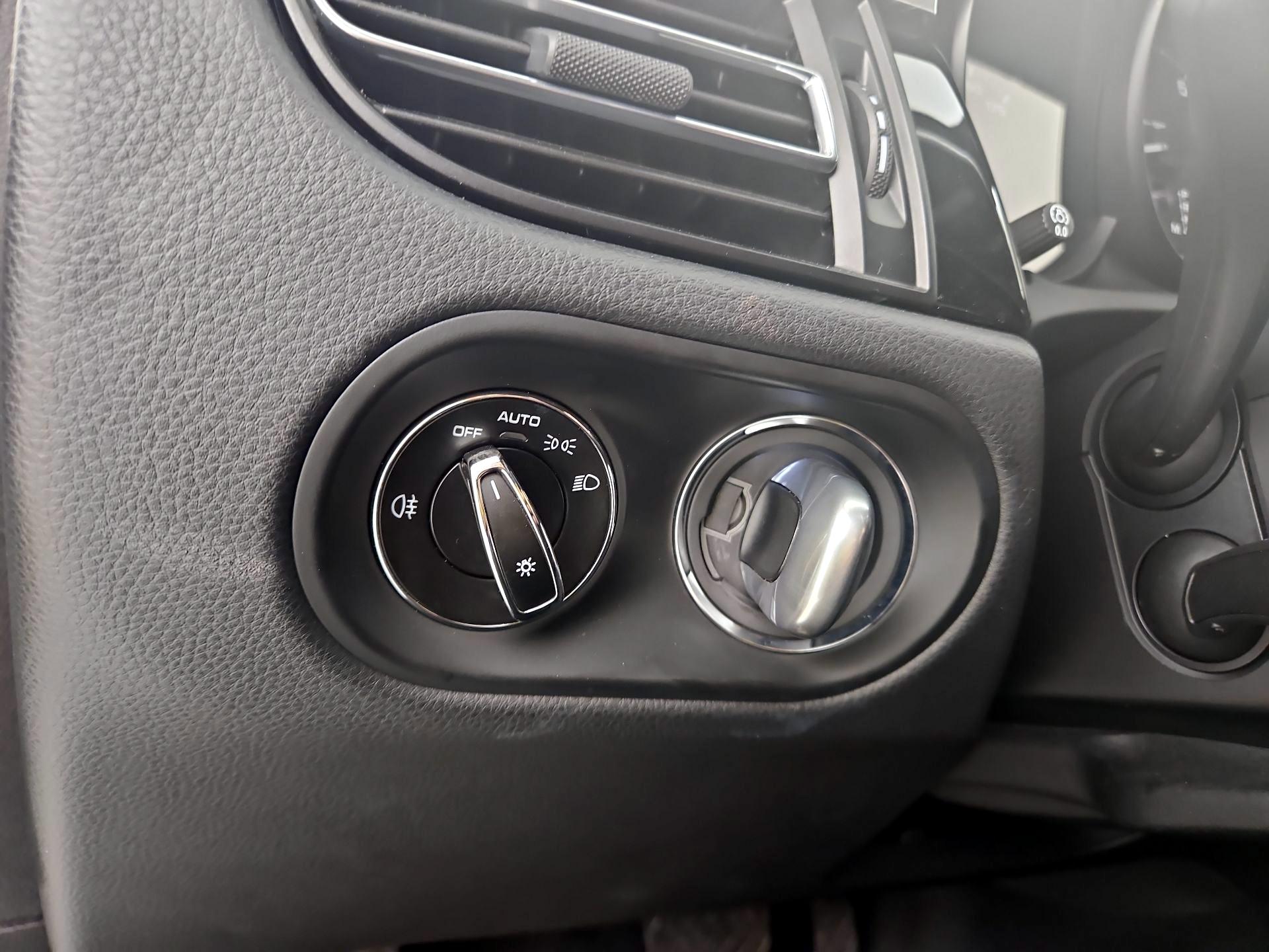 Thumbnail: 2023 Porsche Macan - 13