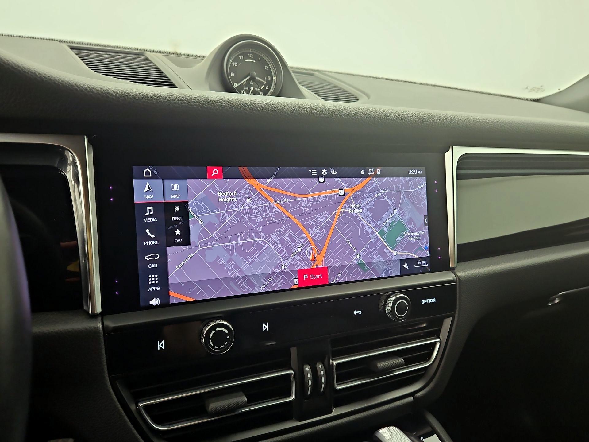 Thumbnail: 2023 Porsche Macan - 14