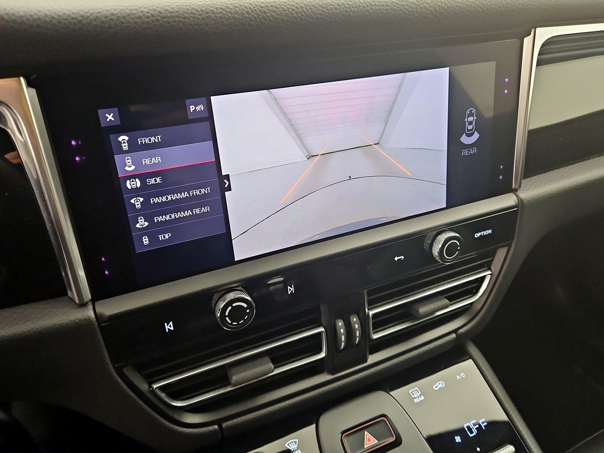 Thumbnail: 2023 Porsche Macan - 15