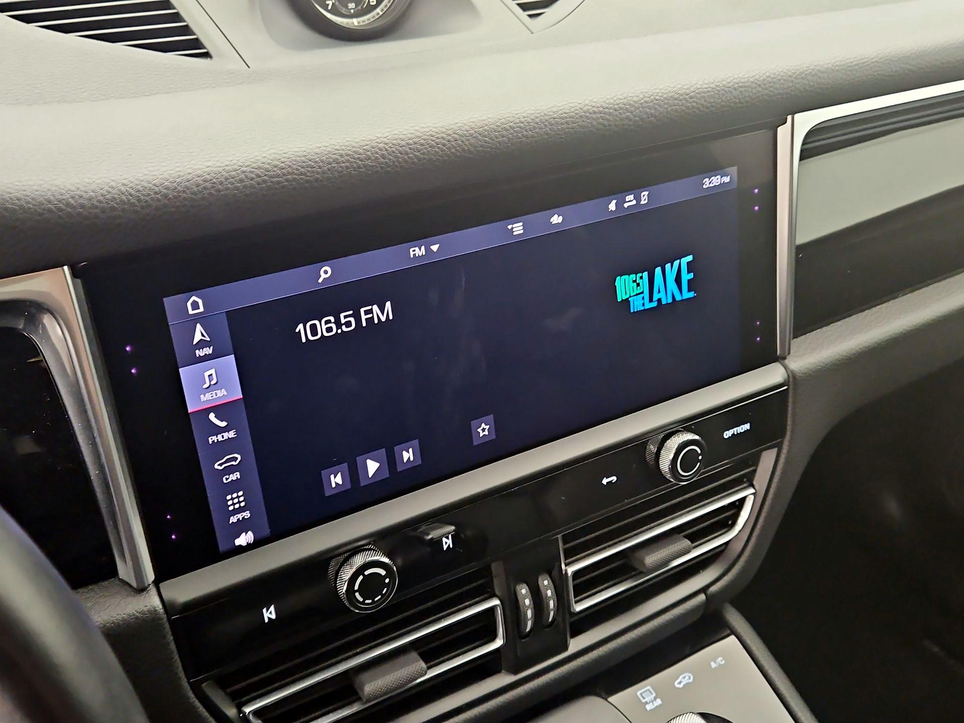 Thumbnail: 2023 Porsche Macan - 16