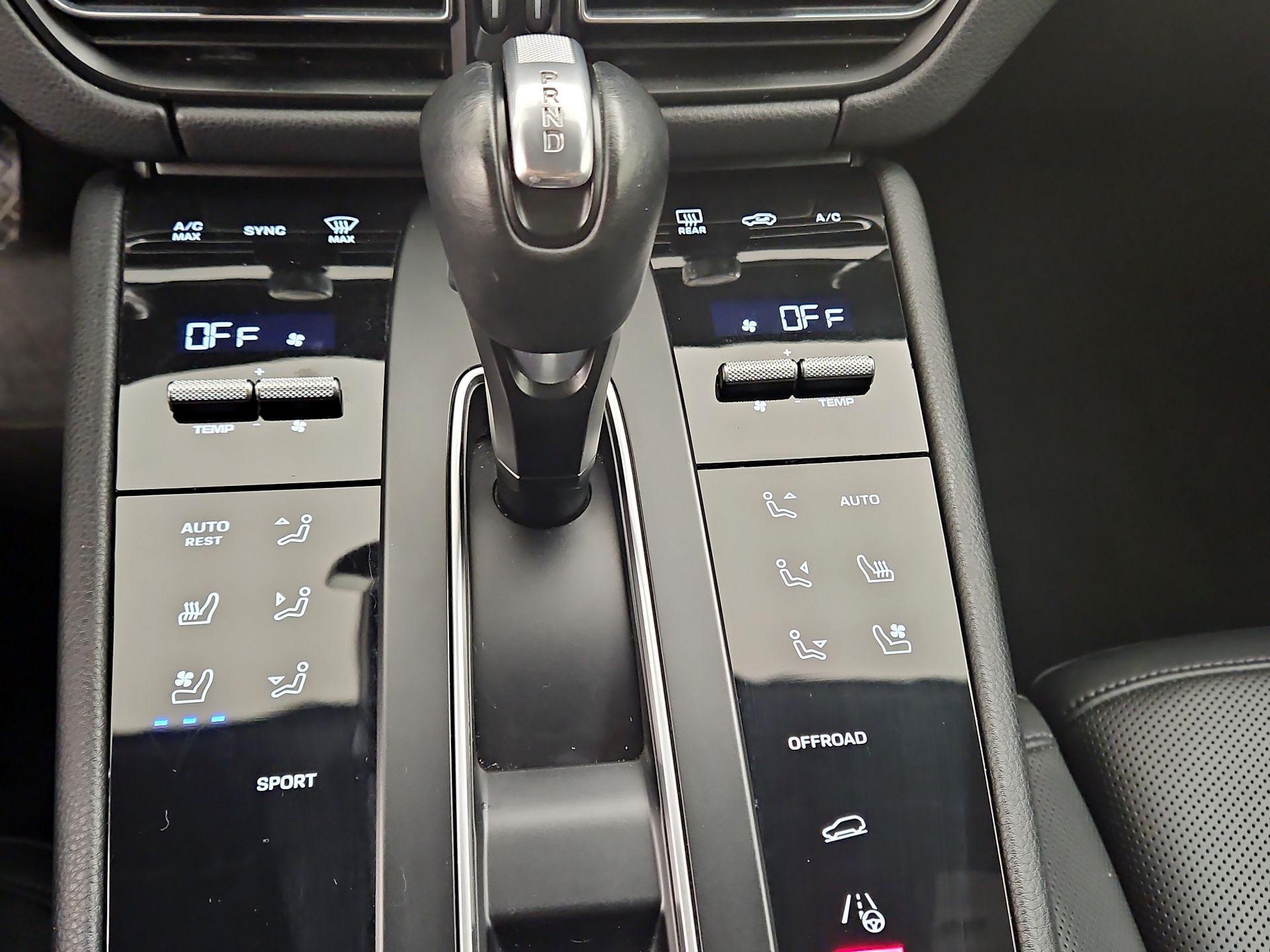 Thumbnail: 2023 Porsche Macan - 17