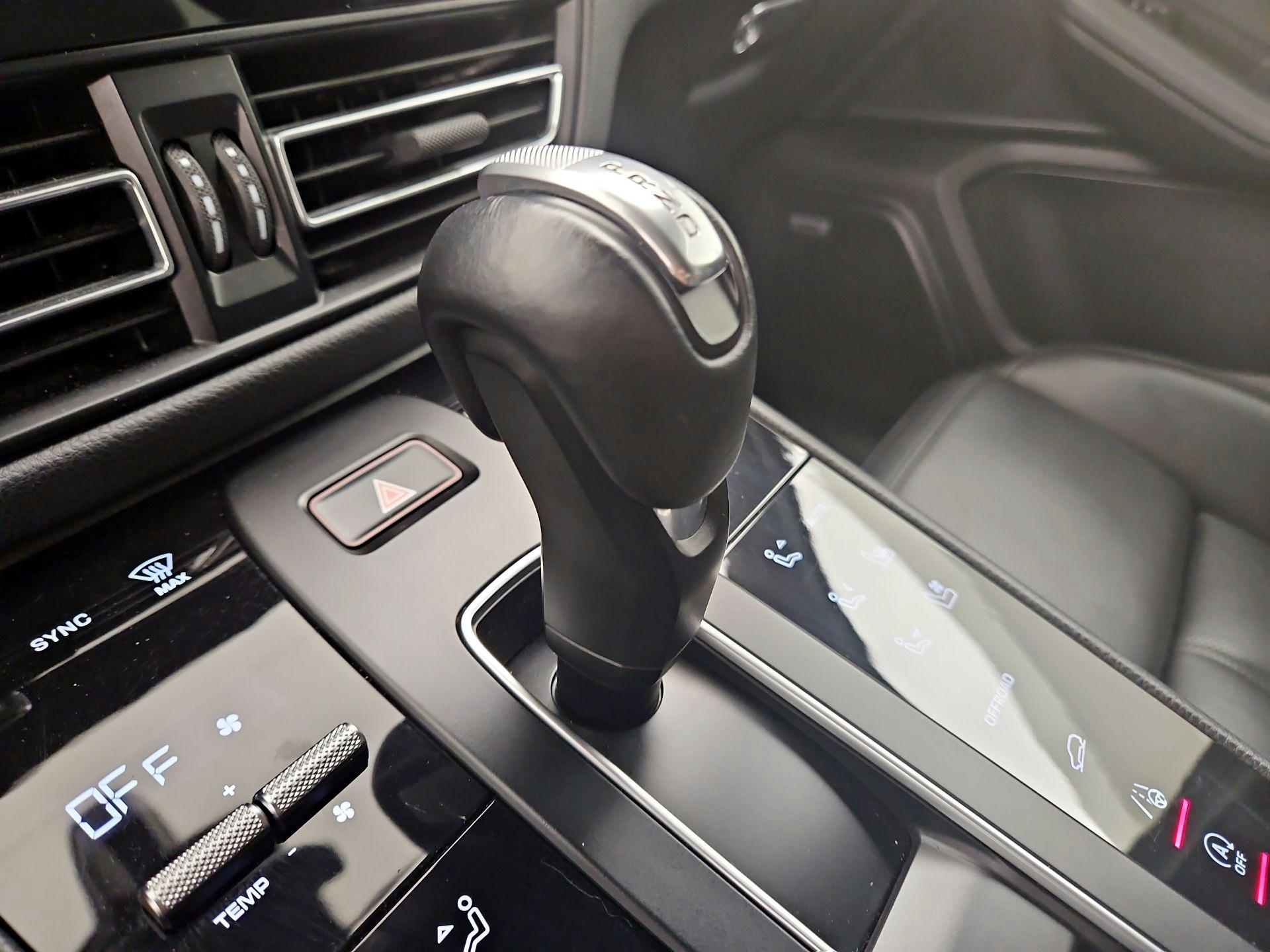 Thumbnail: 2023 Porsche Macan - 18