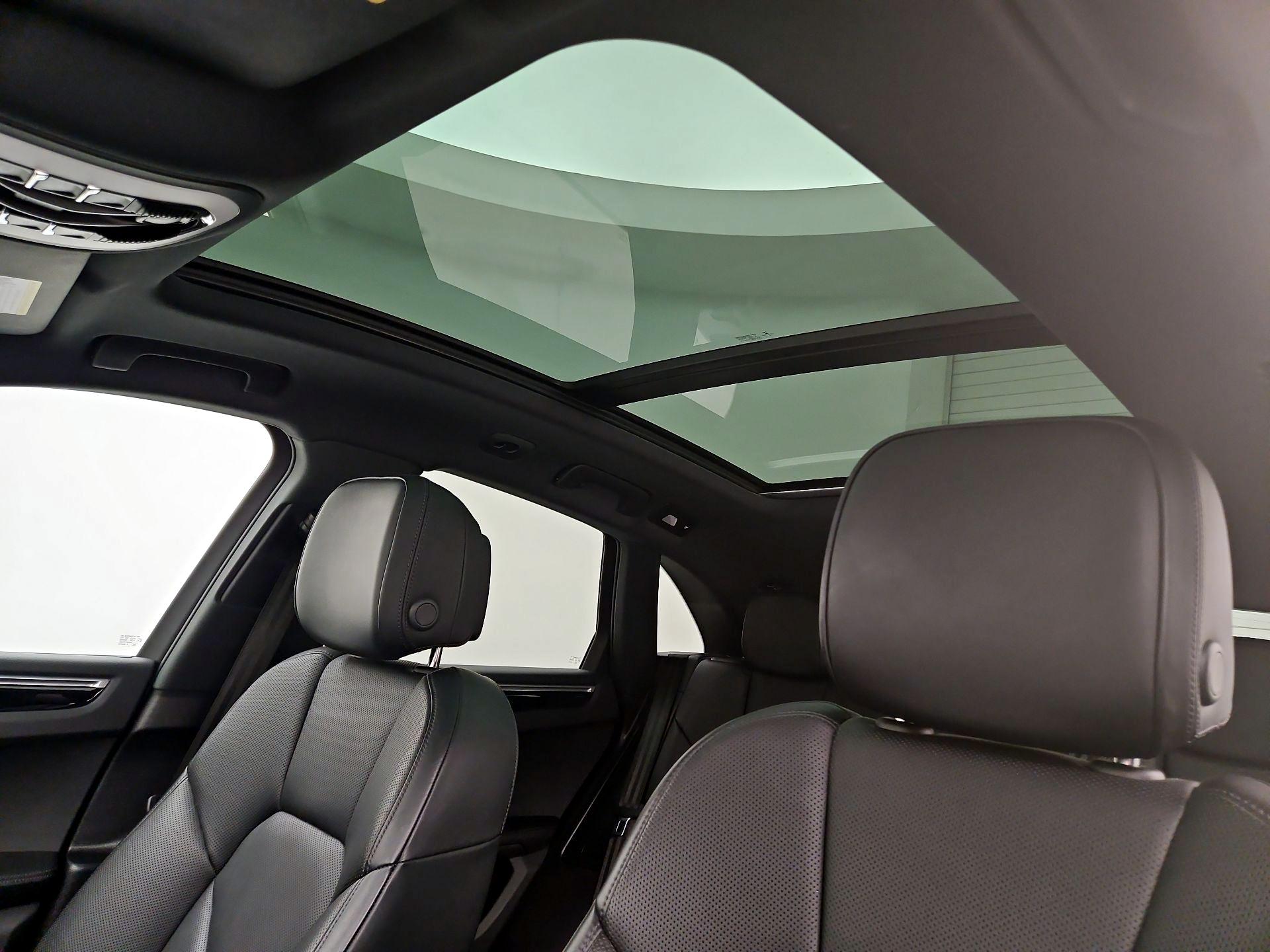 Thumbnail: 2023 Porsche Macan - 20