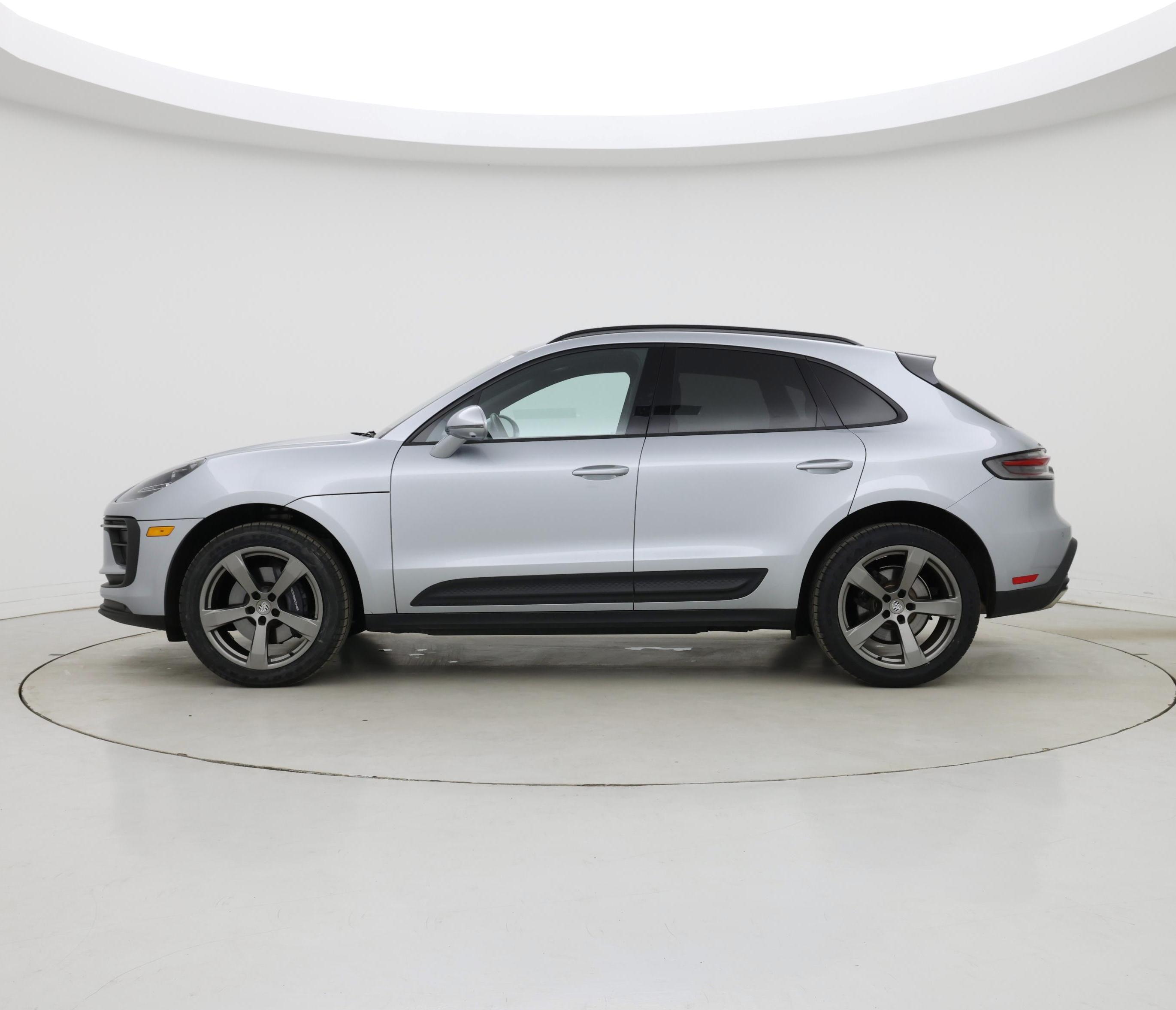 Thumbnail: 2023 Porsche Macan - 3