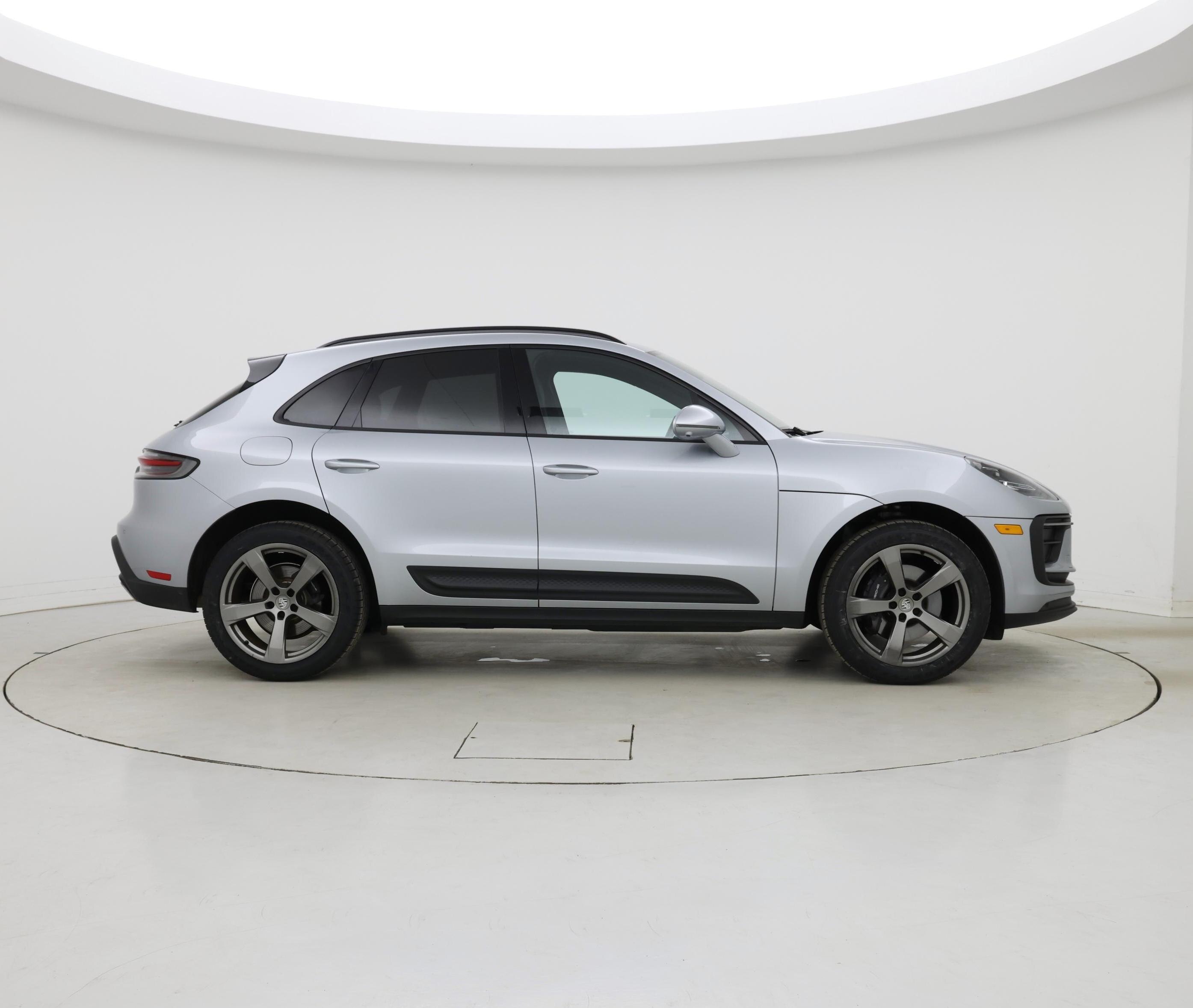 Thumbnail: 2023 Porsche Macan - 7