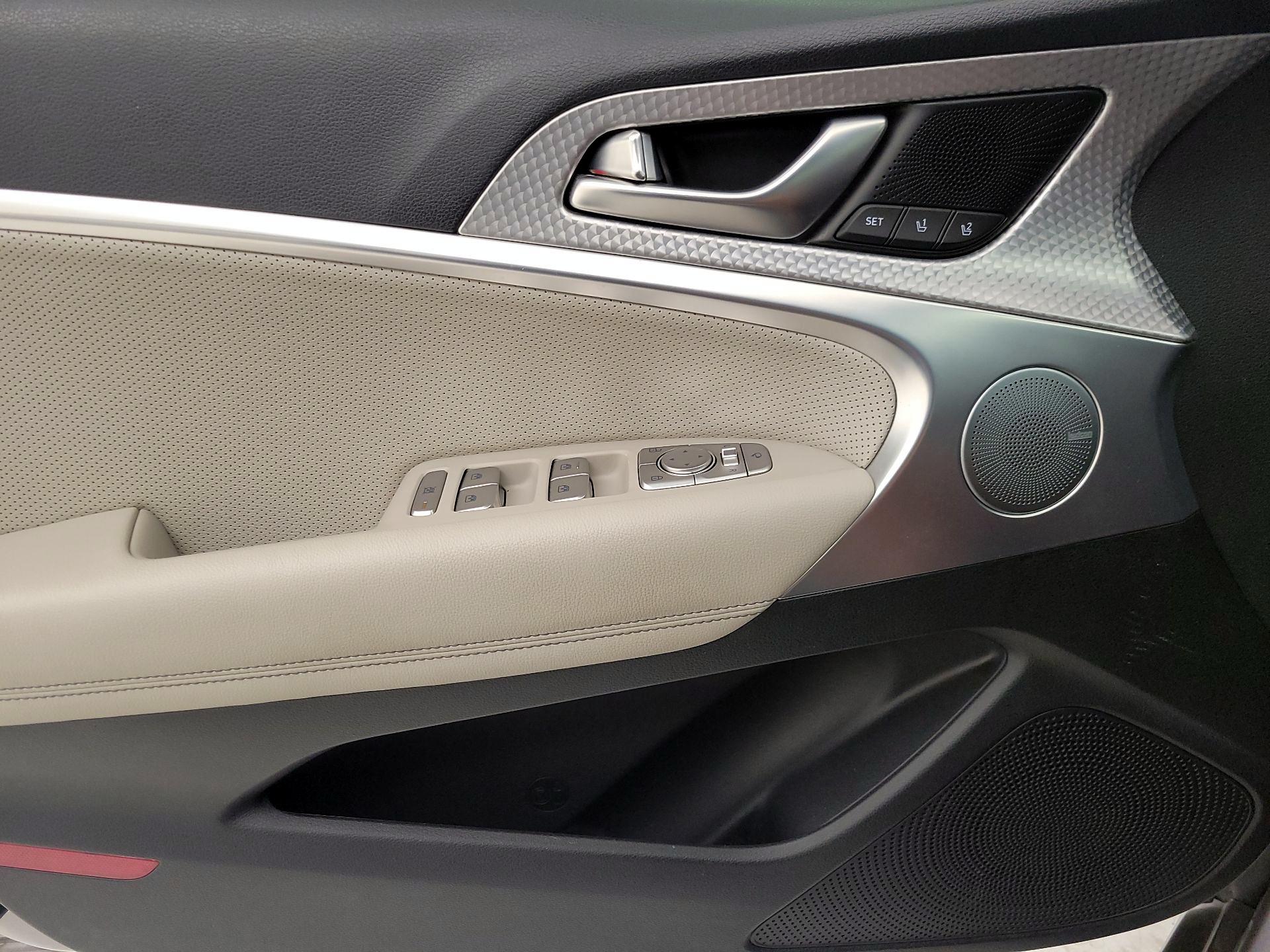 Thumbnail: 2022 Genesis G70 - 12