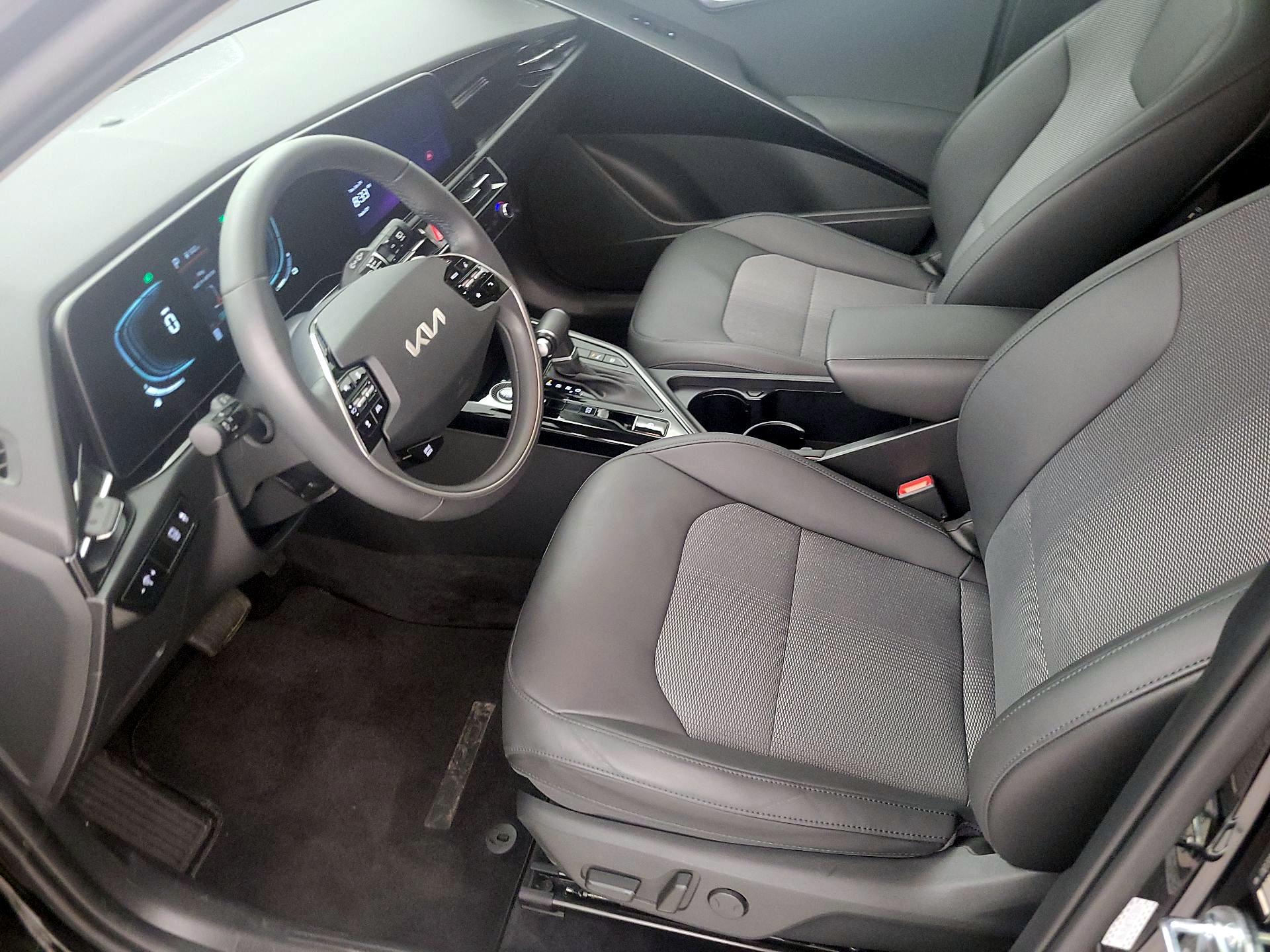 Thumbnail: 2023 Kia Niro - 11