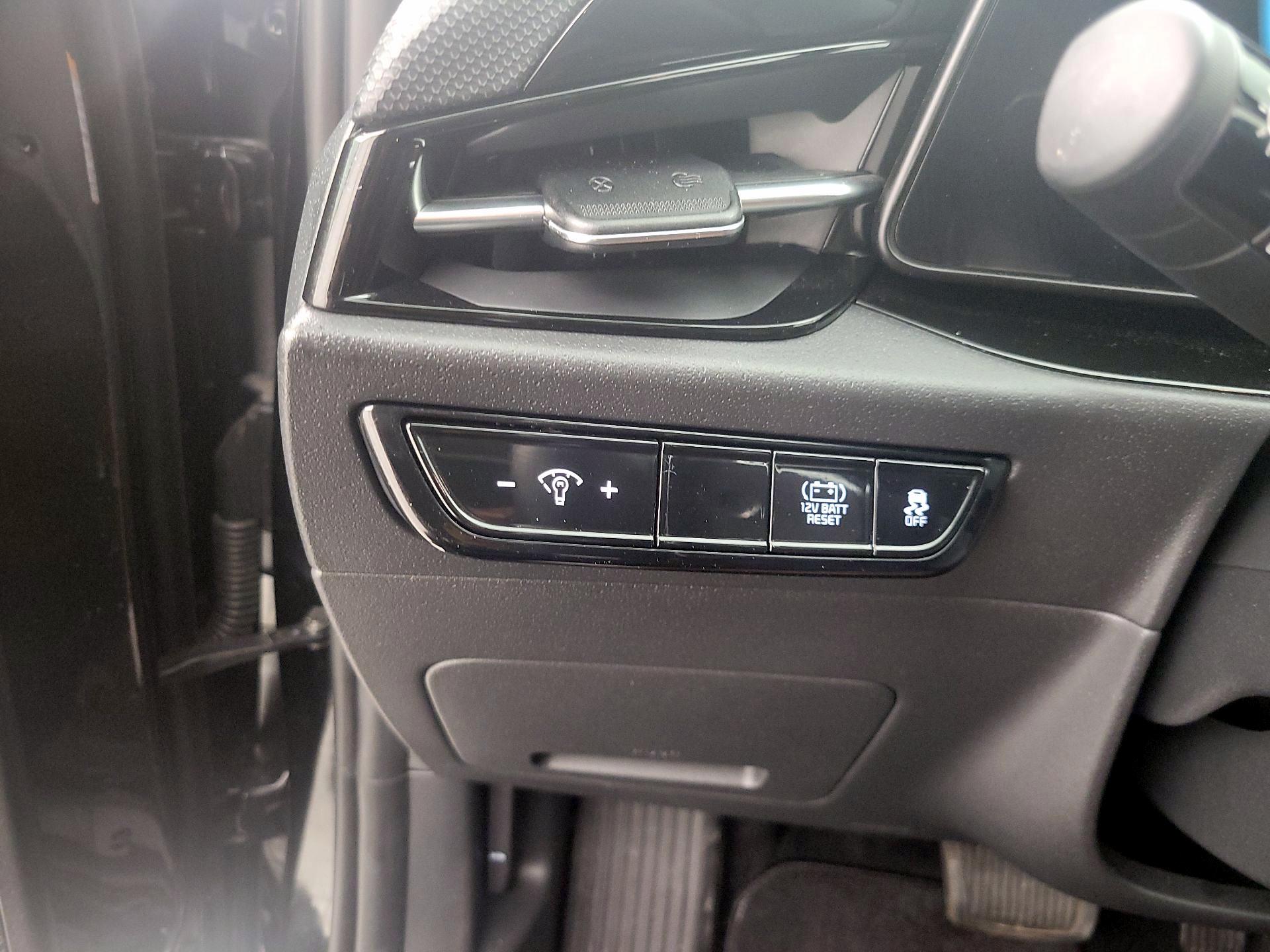 Thumbnail: 2023 Kia Niro - 13