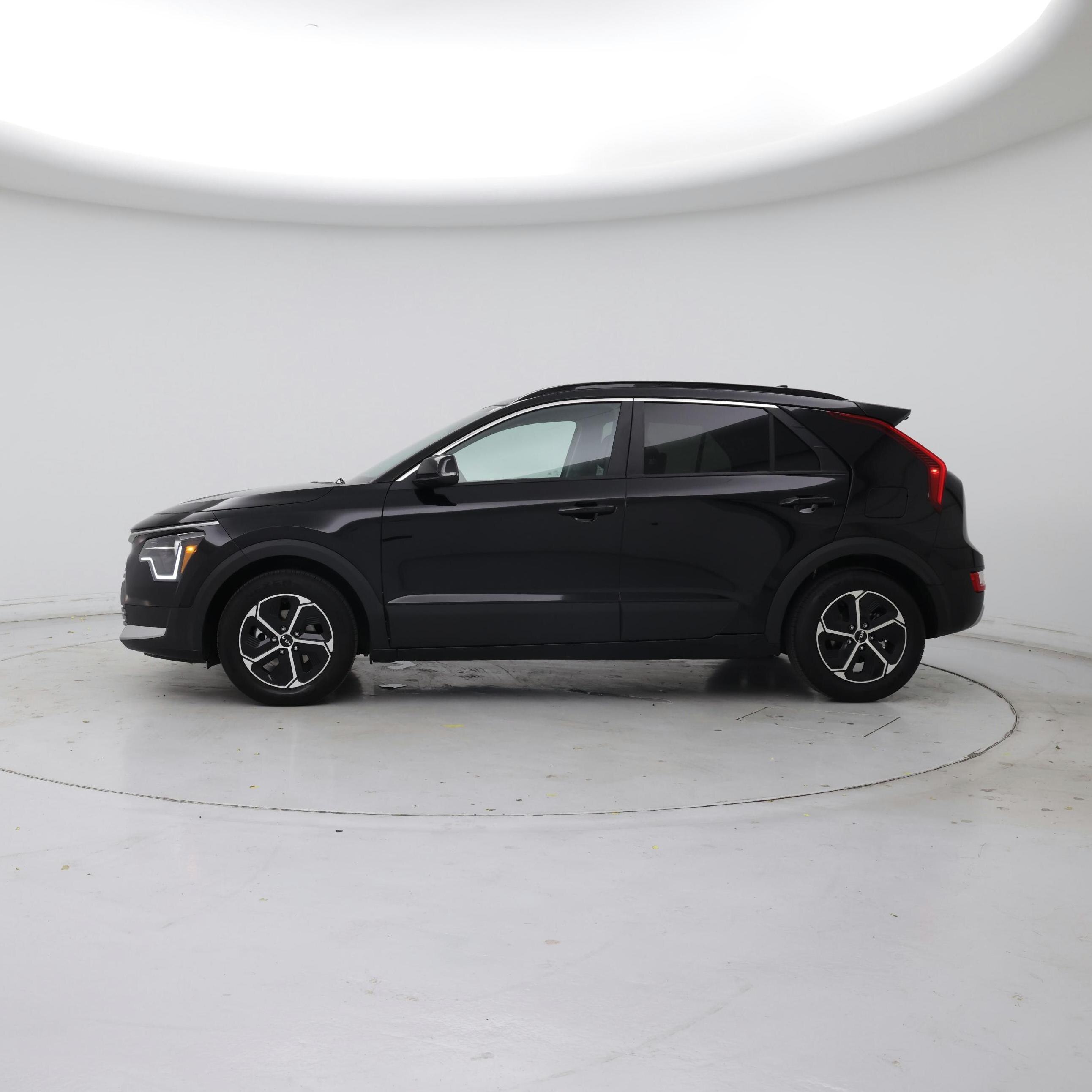 Thumbnail: 2023 Kia Niro - 3