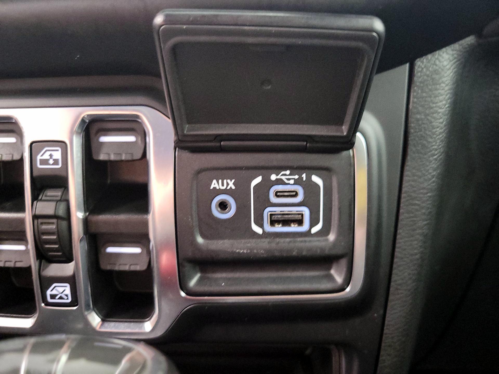 Thumbnail: 2023 Jeep Wrangler - 19