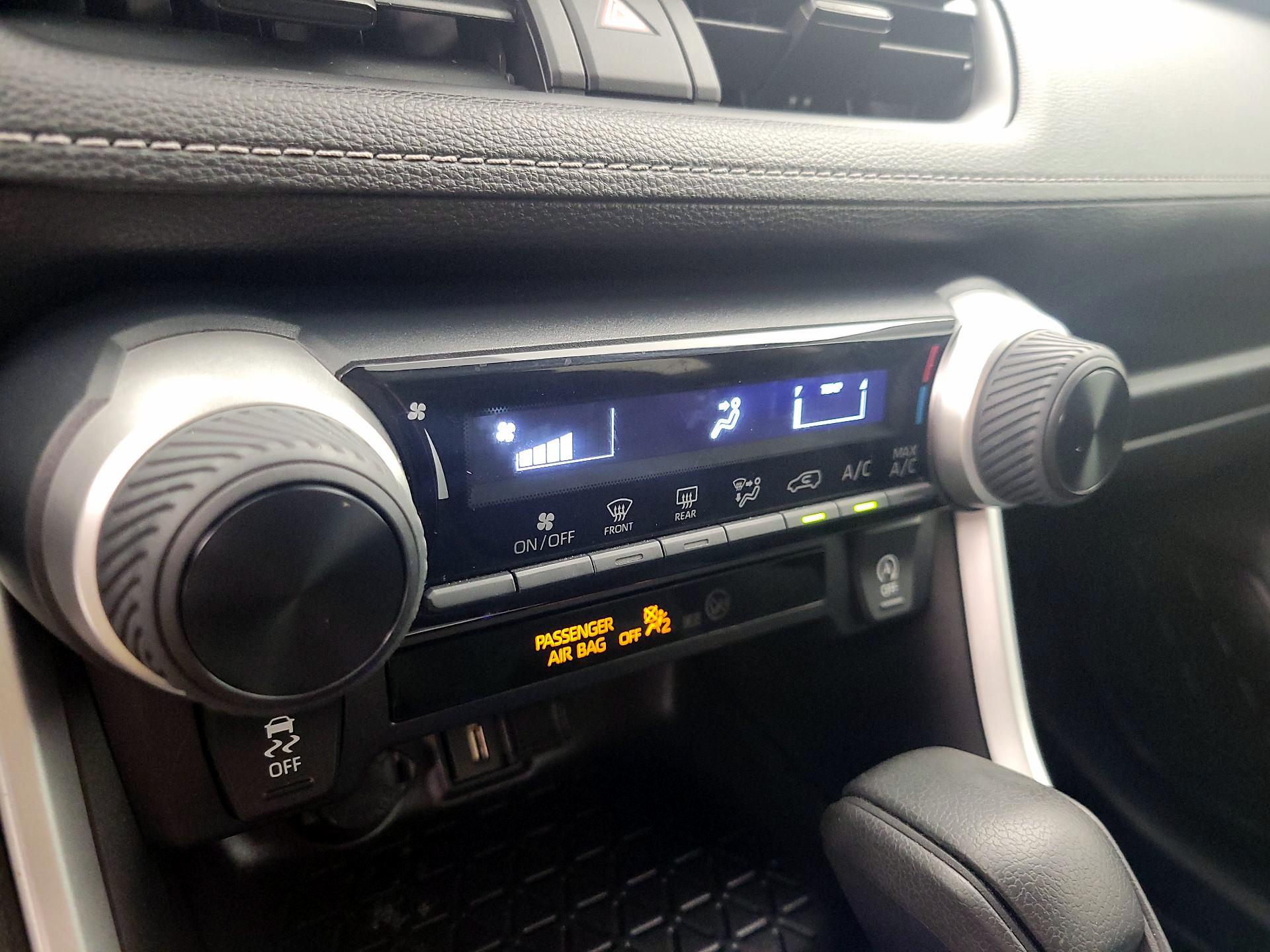 Thumbnail: 2021 Toyota RAV4 - 16
