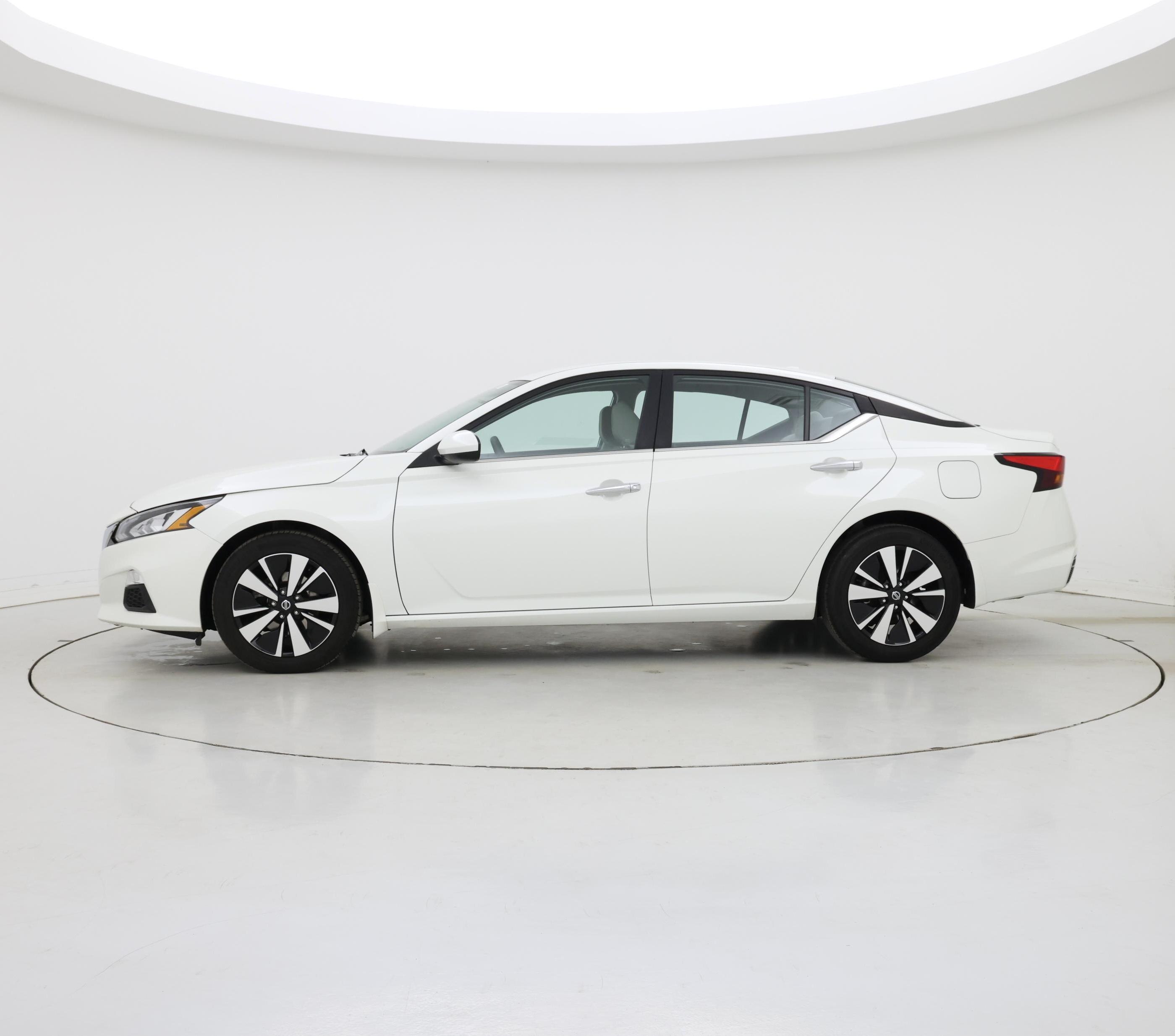 Thumbnail: 2021 Nissan Altima - 3